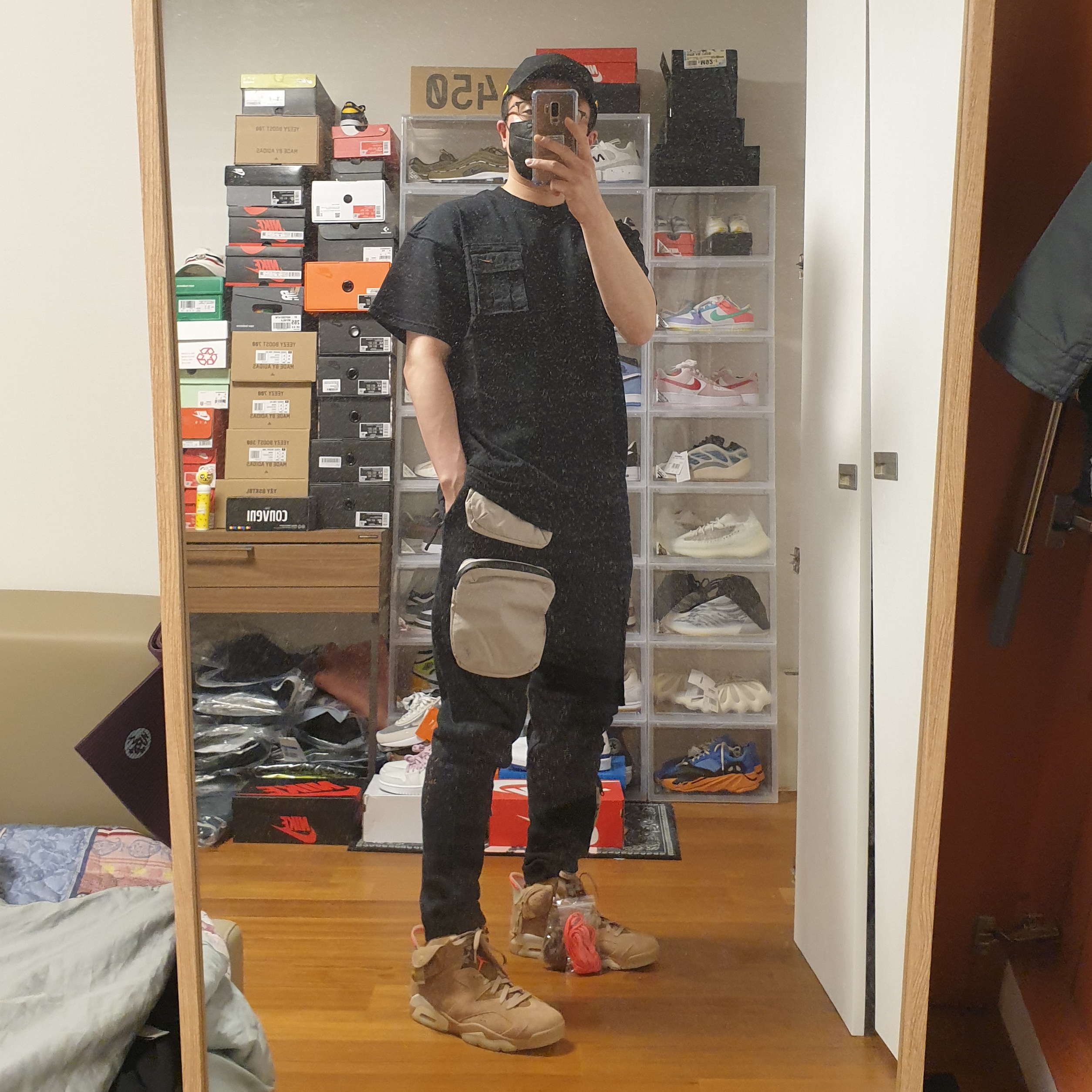 Jordan 6 x Travis Scott Retro SP British Khaki, Nike x Travis Scott NRG AG Utility Sweatpants Black 착용 스타일 - 1