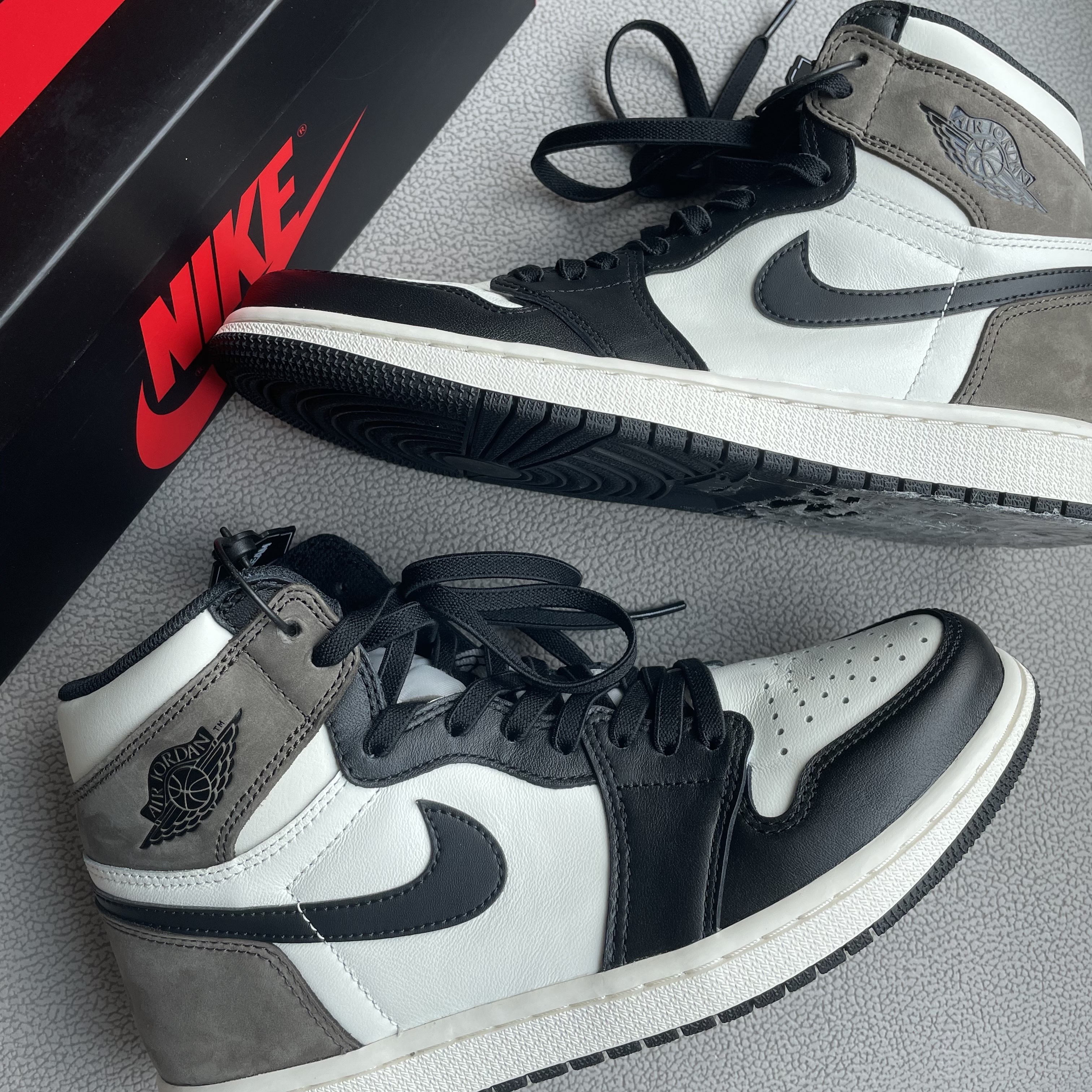 Jordan 1 Retro High OG Black Mocha 착용 스타일