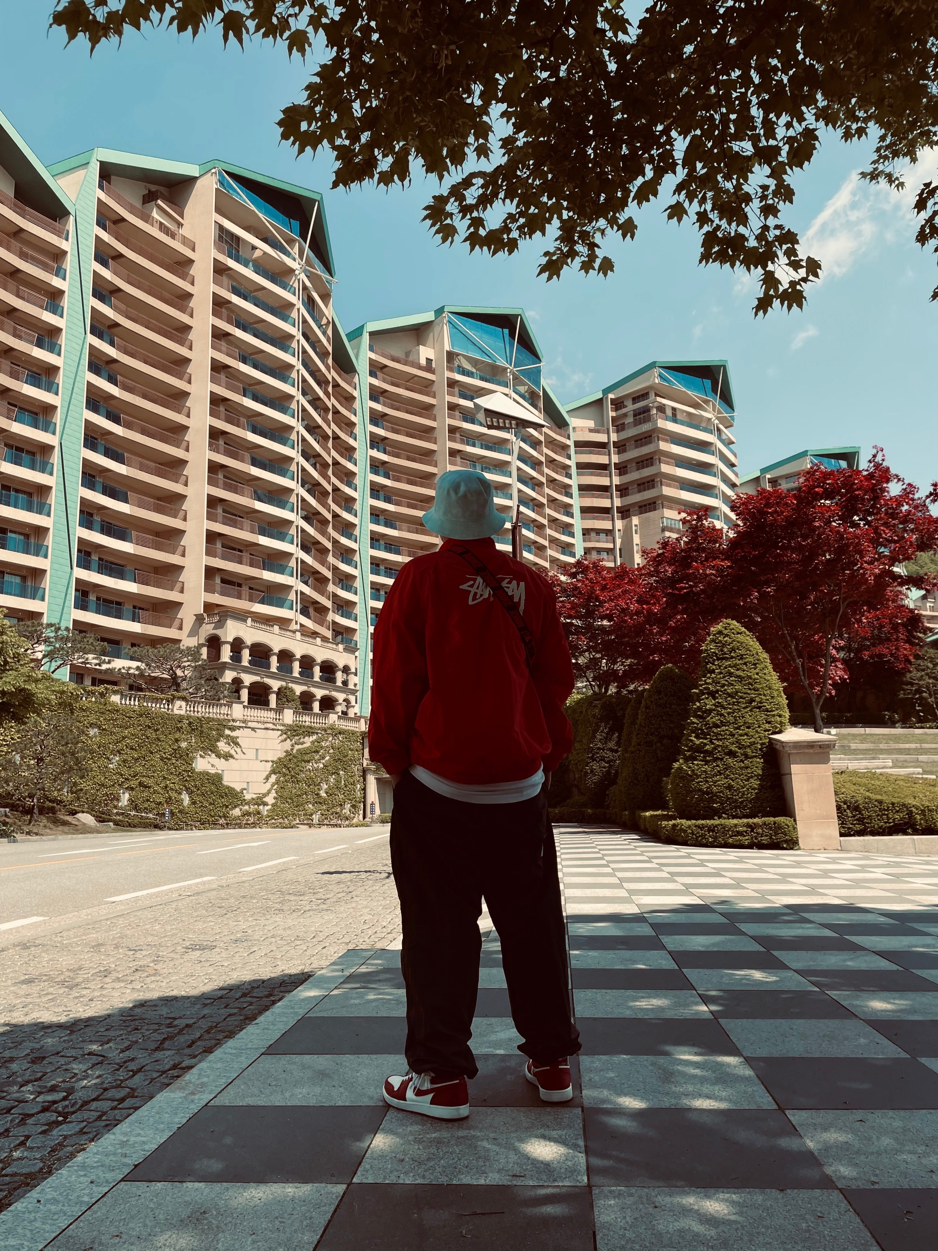Nike x Stussy Windrunner Jacket Habanero Red, Nike x Stussy Beach Pants Off Noir 착용 스타일 - 1