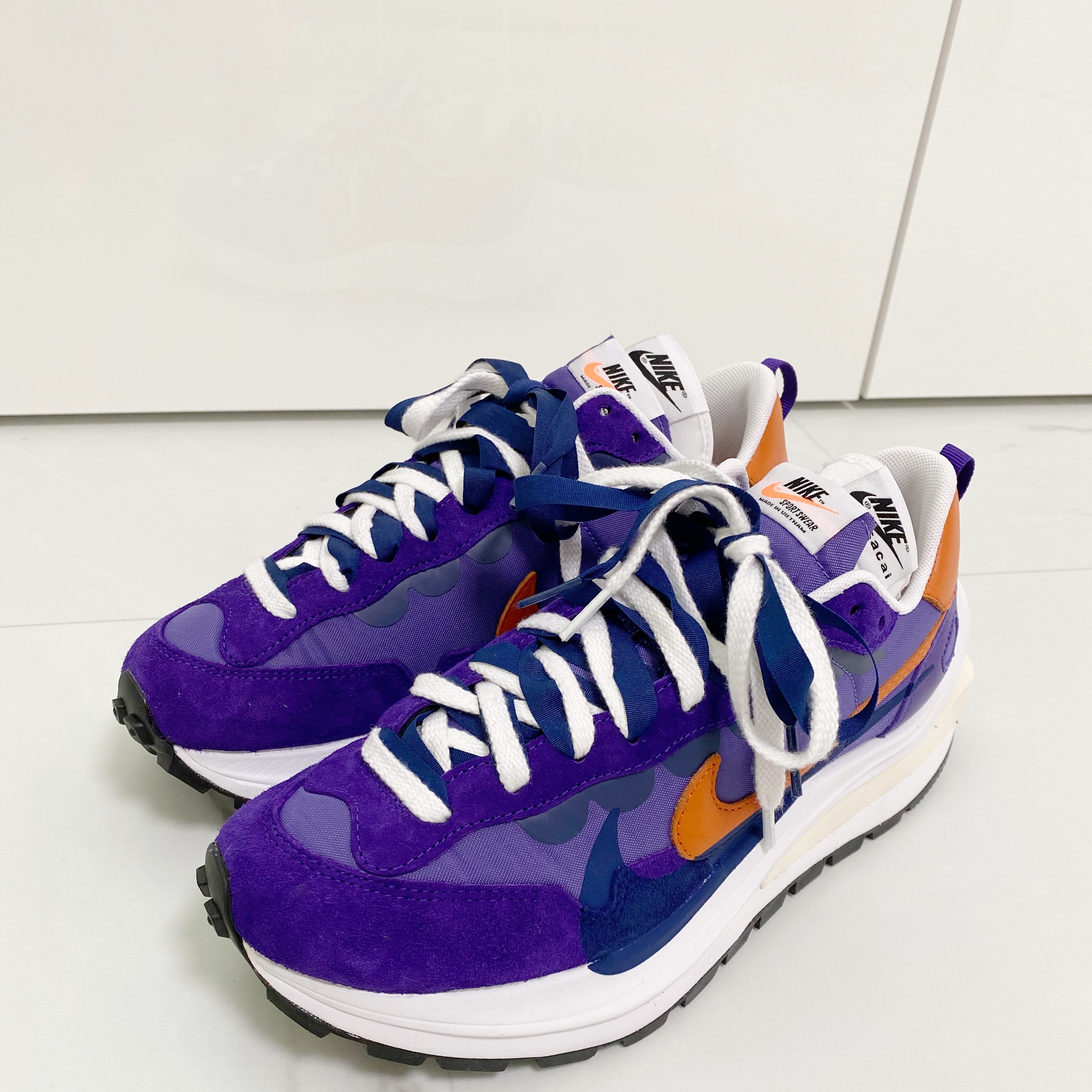 Nike x Sacai VaporWaffle Dark Iris 착용 스타일