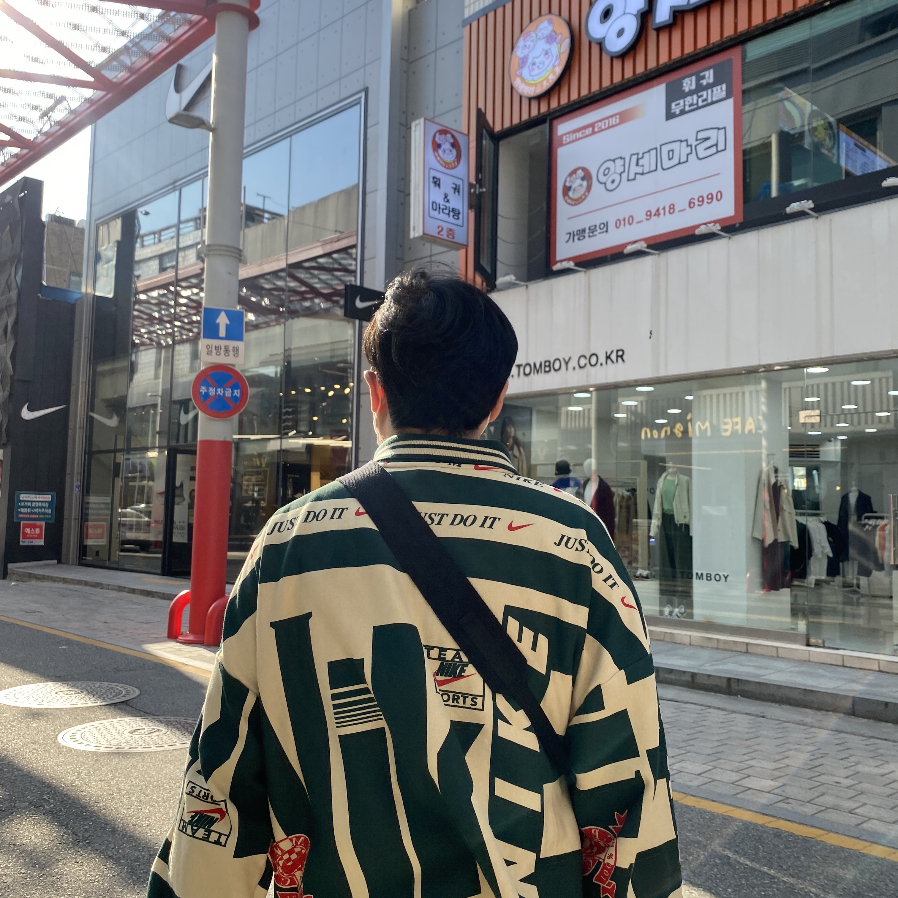 Nike x Cactus Plant Flea Market Long Sleeve Polo Natural - Asia, Jordan 1 x Travis Scott Retro Low OG SP Mocha 착용 스타일 - 1
