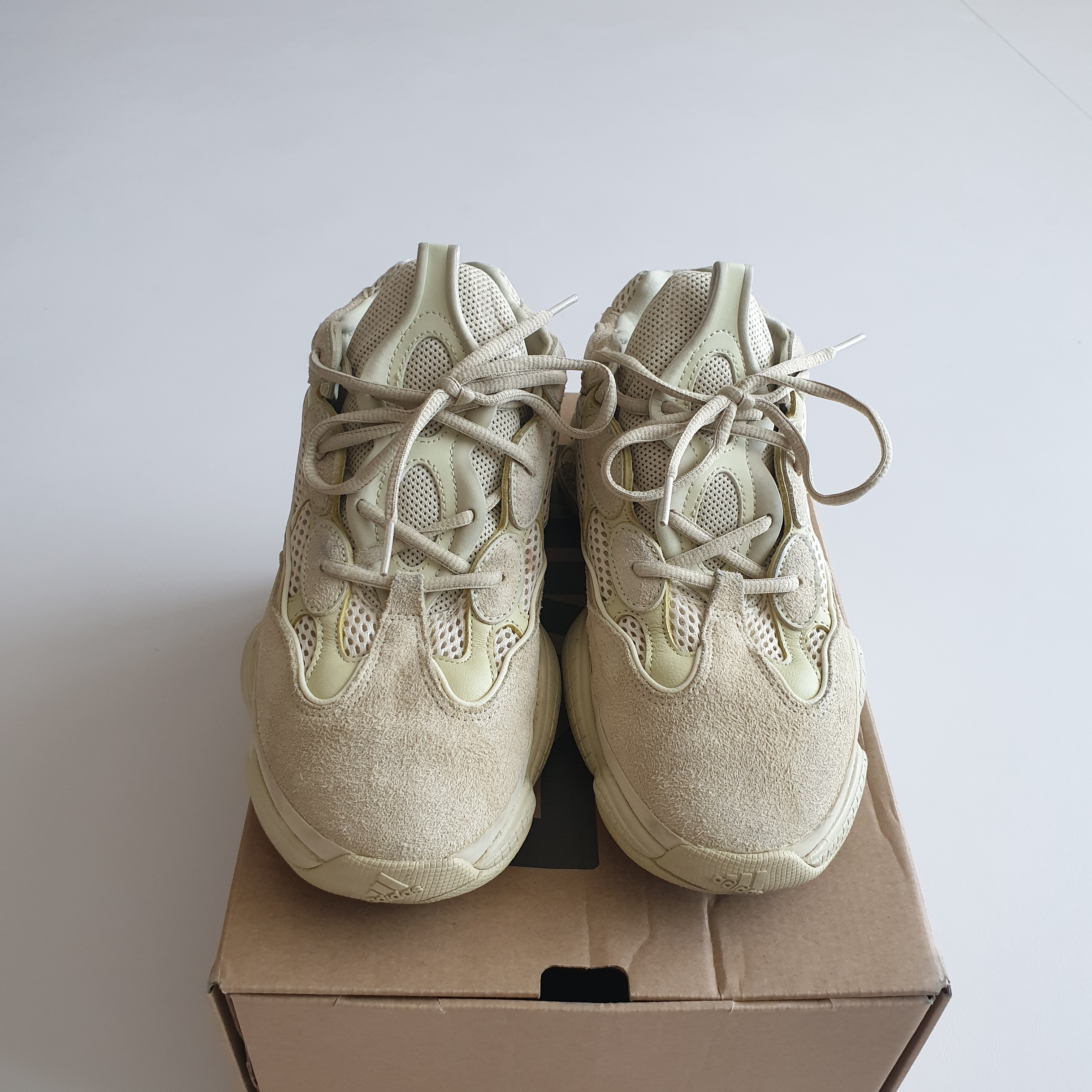 Adidas Yeezy 500 Super Moon Yellow 착용 스타일