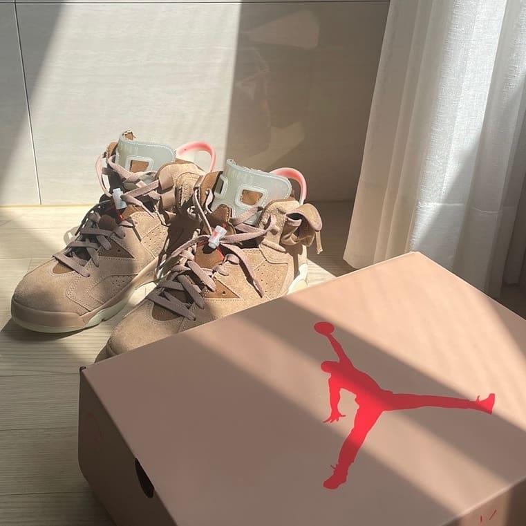 Jordan 6 x Travis Scott Retro SP British Khaki 착용 스타일 - 3