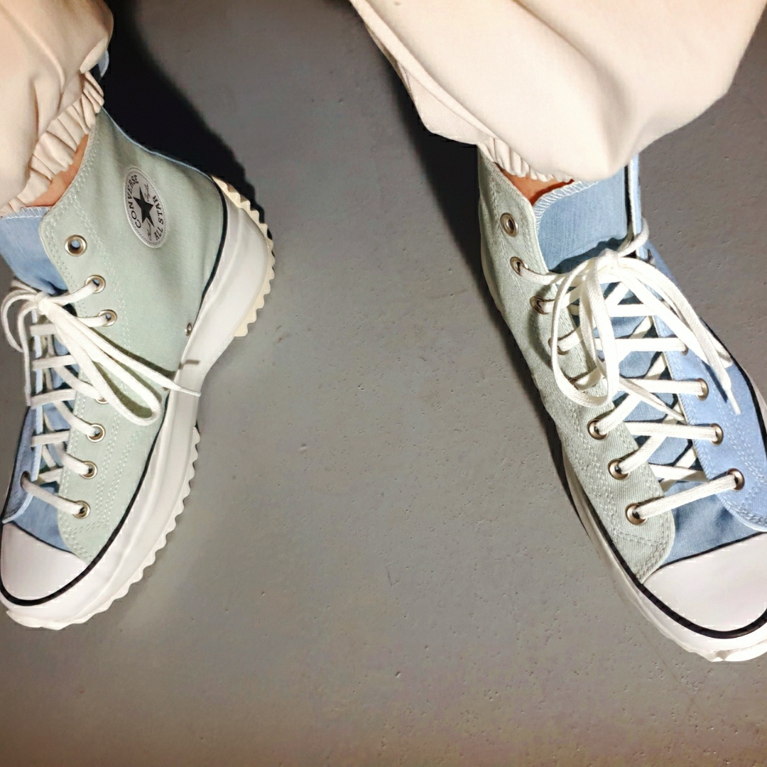 Converse Run Star Hike Hi Blue Vintage White 착용 스타일 - 4