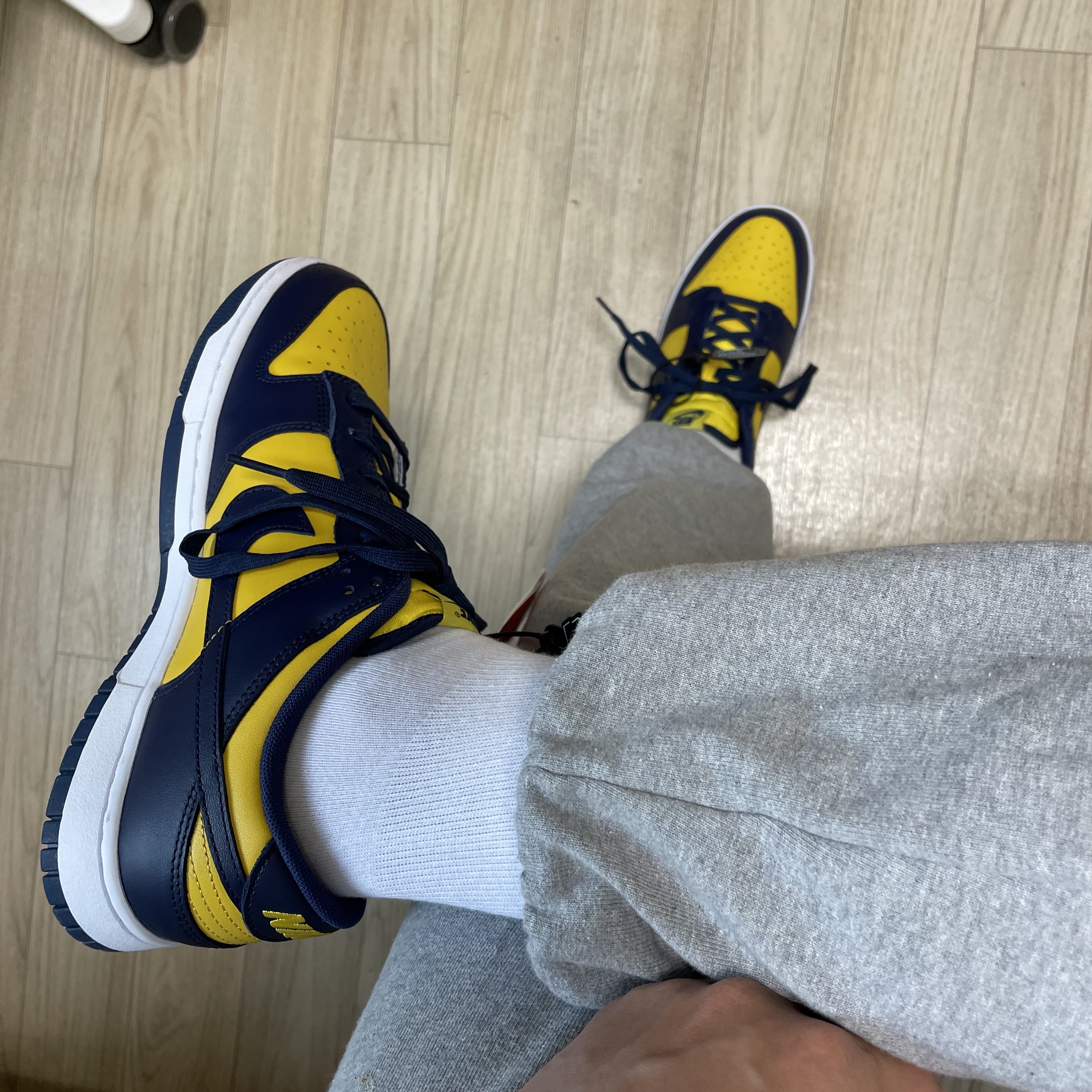Nike Dunk Low Retro Varsity Maize 착용 스타일 - 2