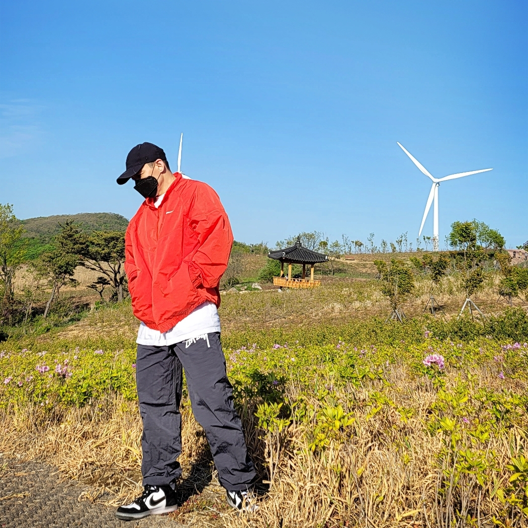 Nike x Drake Nocta NRG AU L91 Cap, Nike x Stussy Windrunner Jacket Habanero Red 착용 스타일 - 3