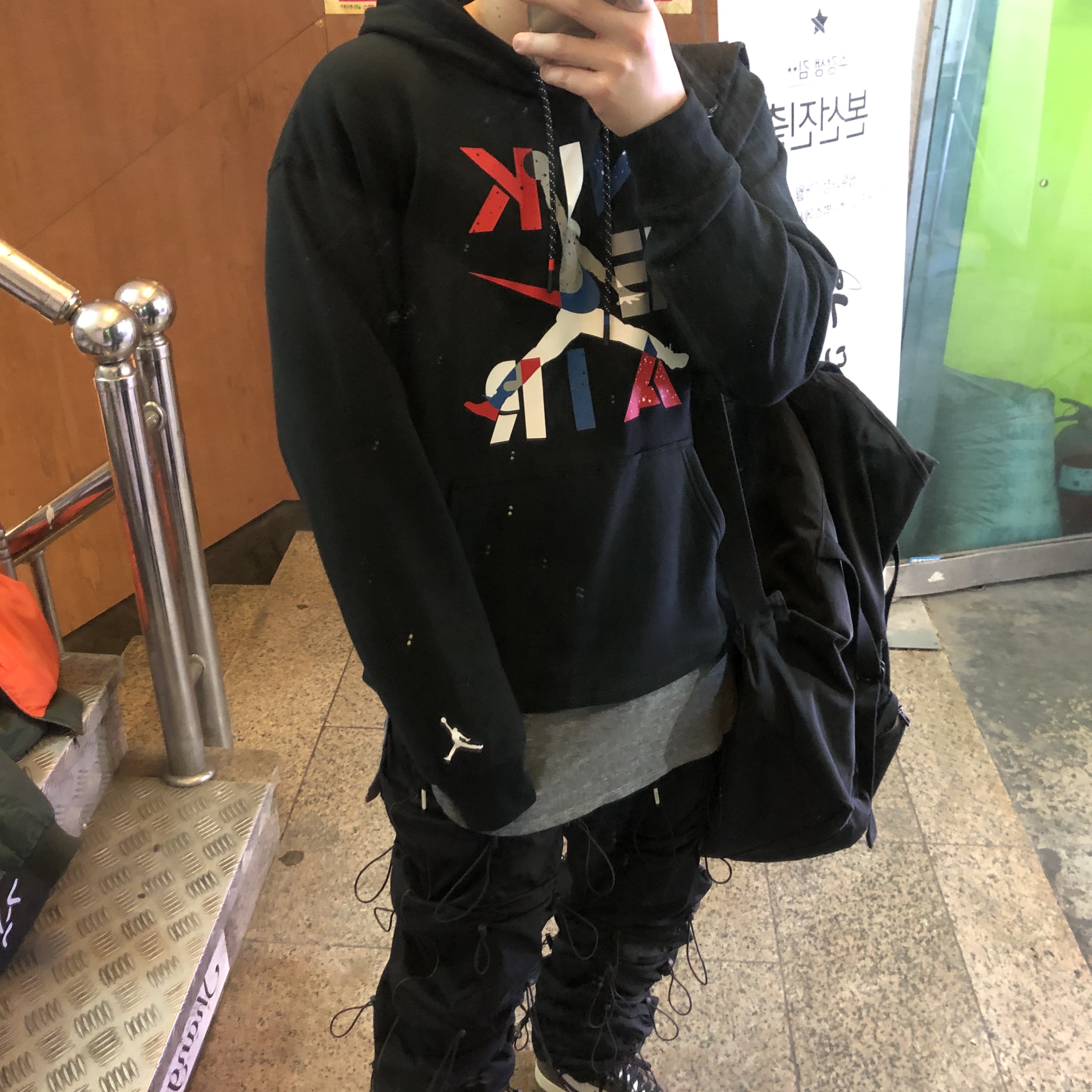 Jordan 1 x Travis Scott Retro High OG SP Mocha 착용 스타일 - 2