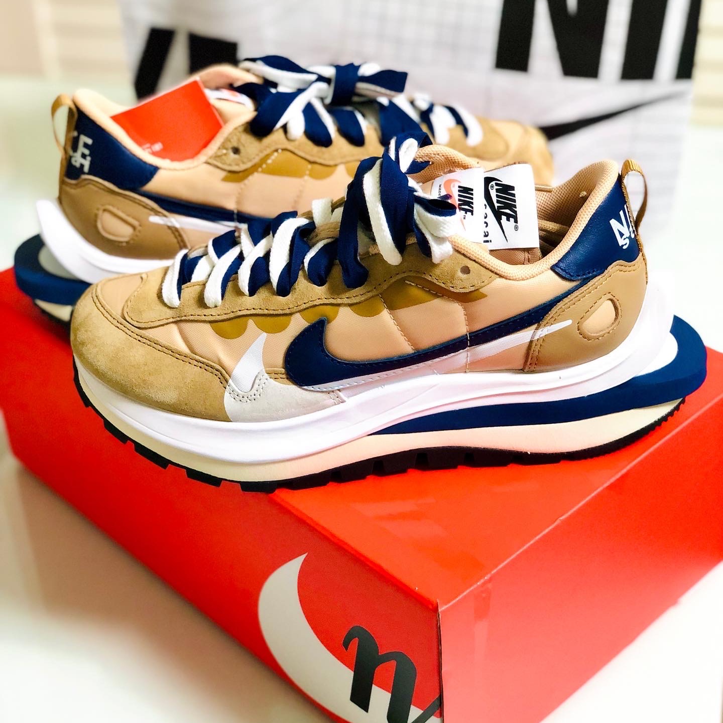 Nike x Sacai VaporWaffle Sesame and Blue Void 착용 스타일