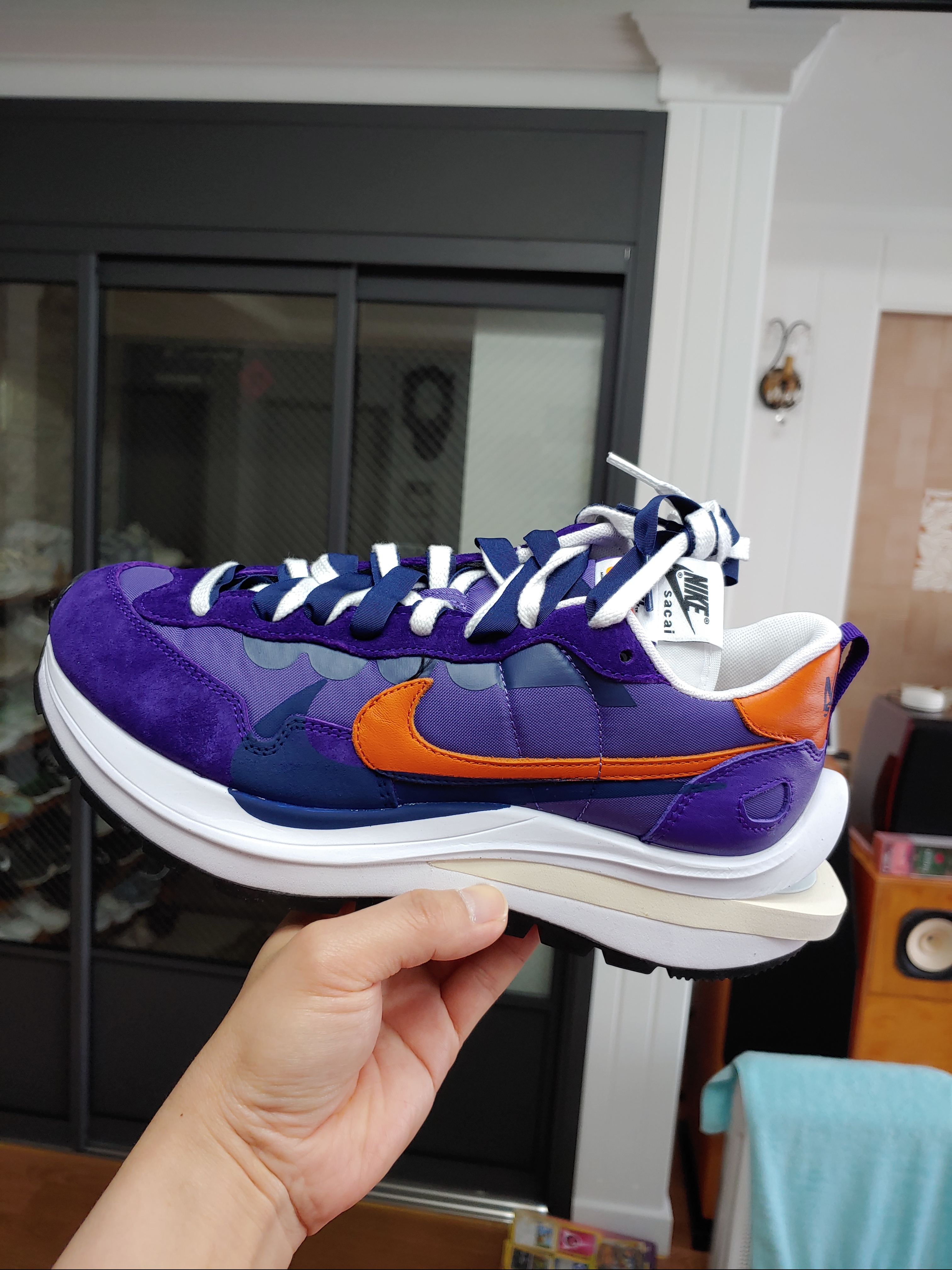 Nike x Sacai VaporWaffle Dark Iris 착용 스타일 - 2