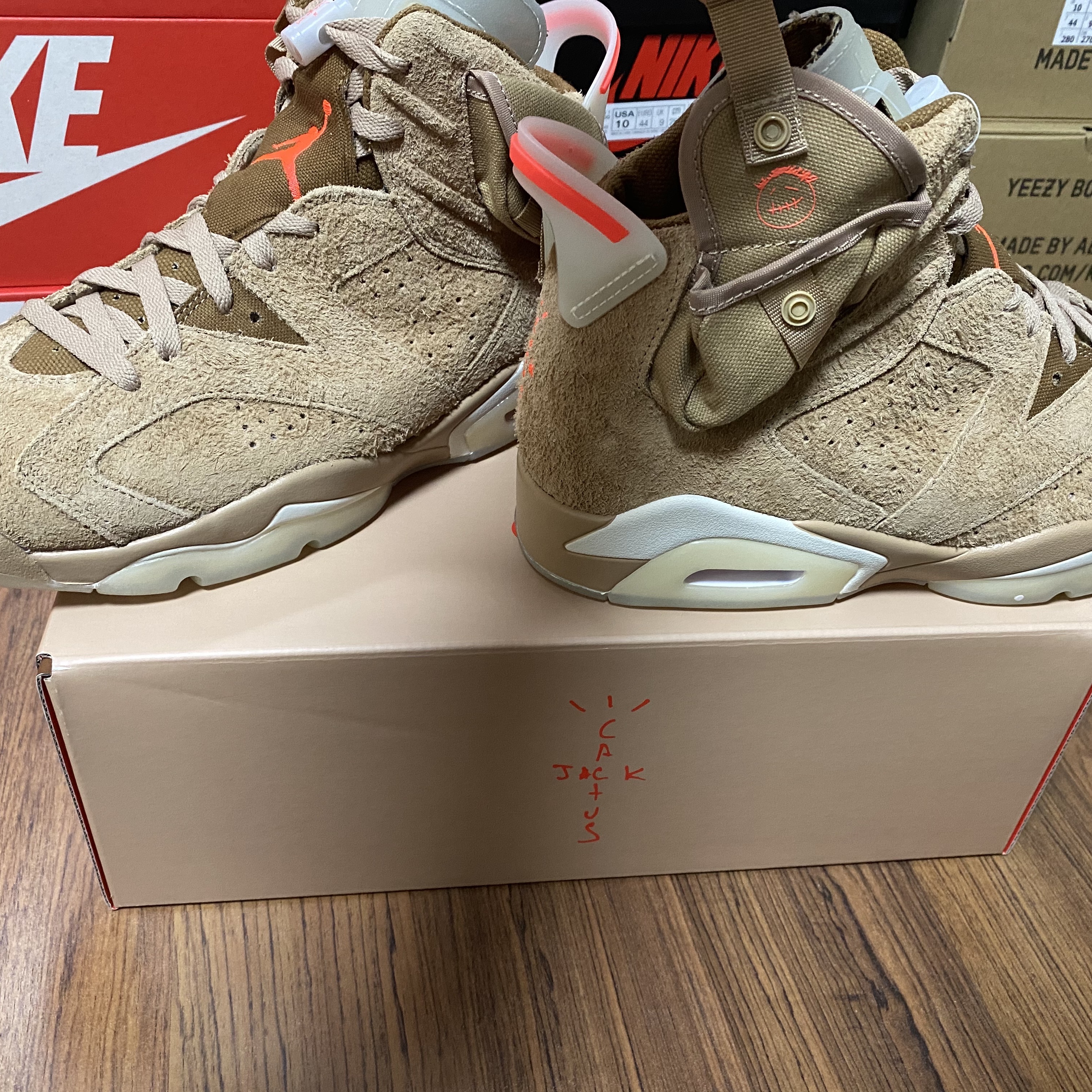 Jordan 6 x Travis Scott Retro SP British Khaki 착용 스타일 - 4