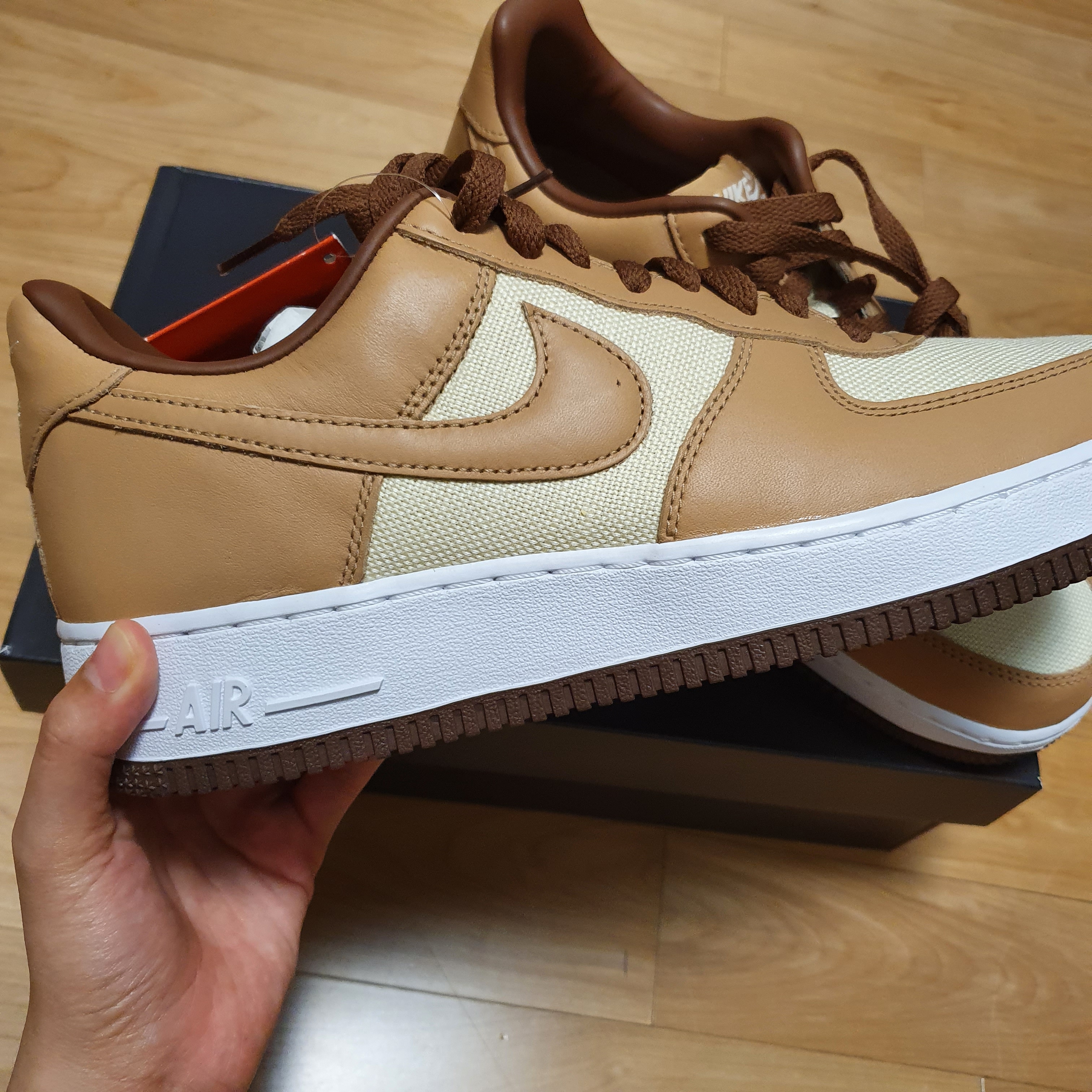 Nike Air Force 1 Low QS Acorn 2021 착용 스타일 - 2