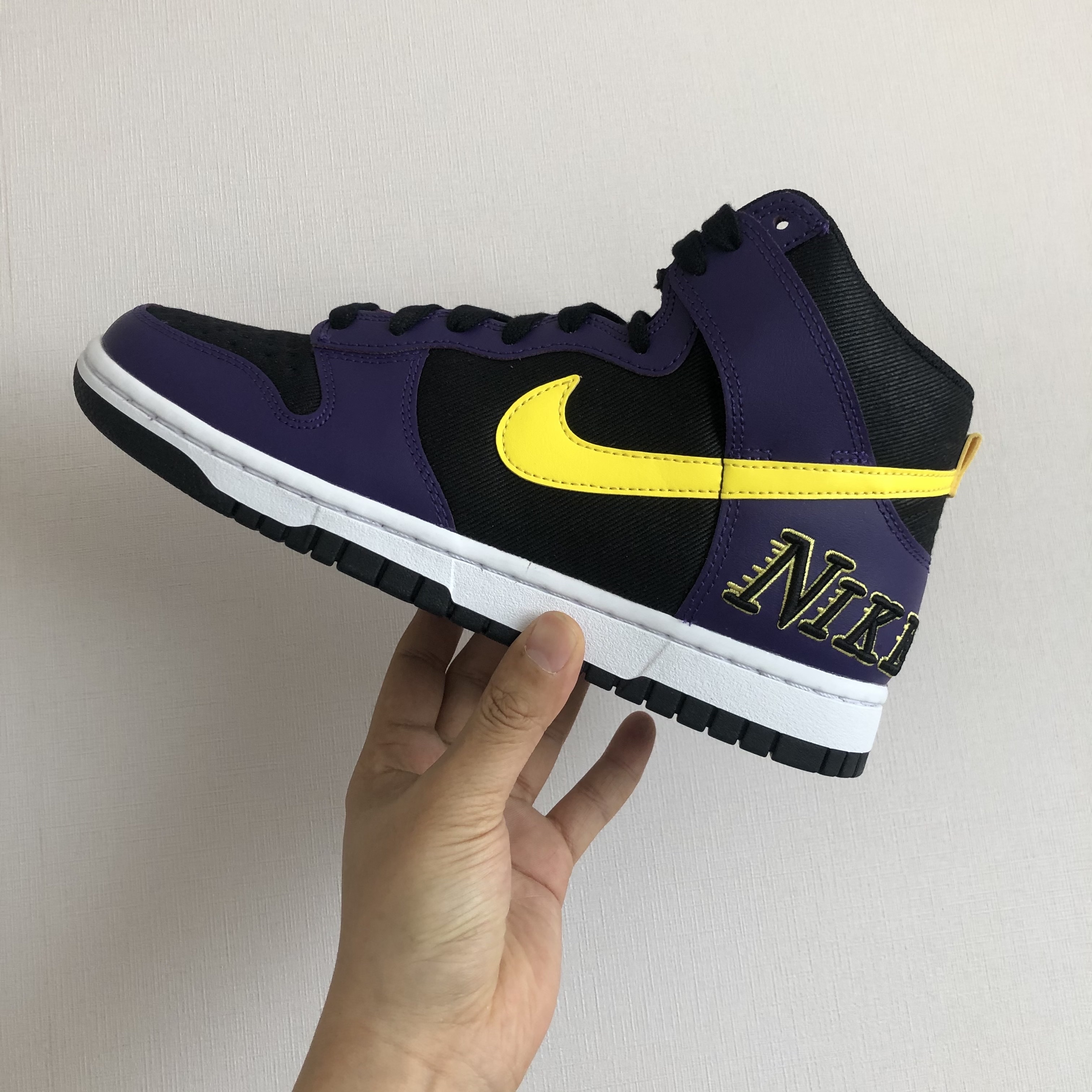 Nike Dunk High PRM EMB Court Purple 착용 스타일 - 1