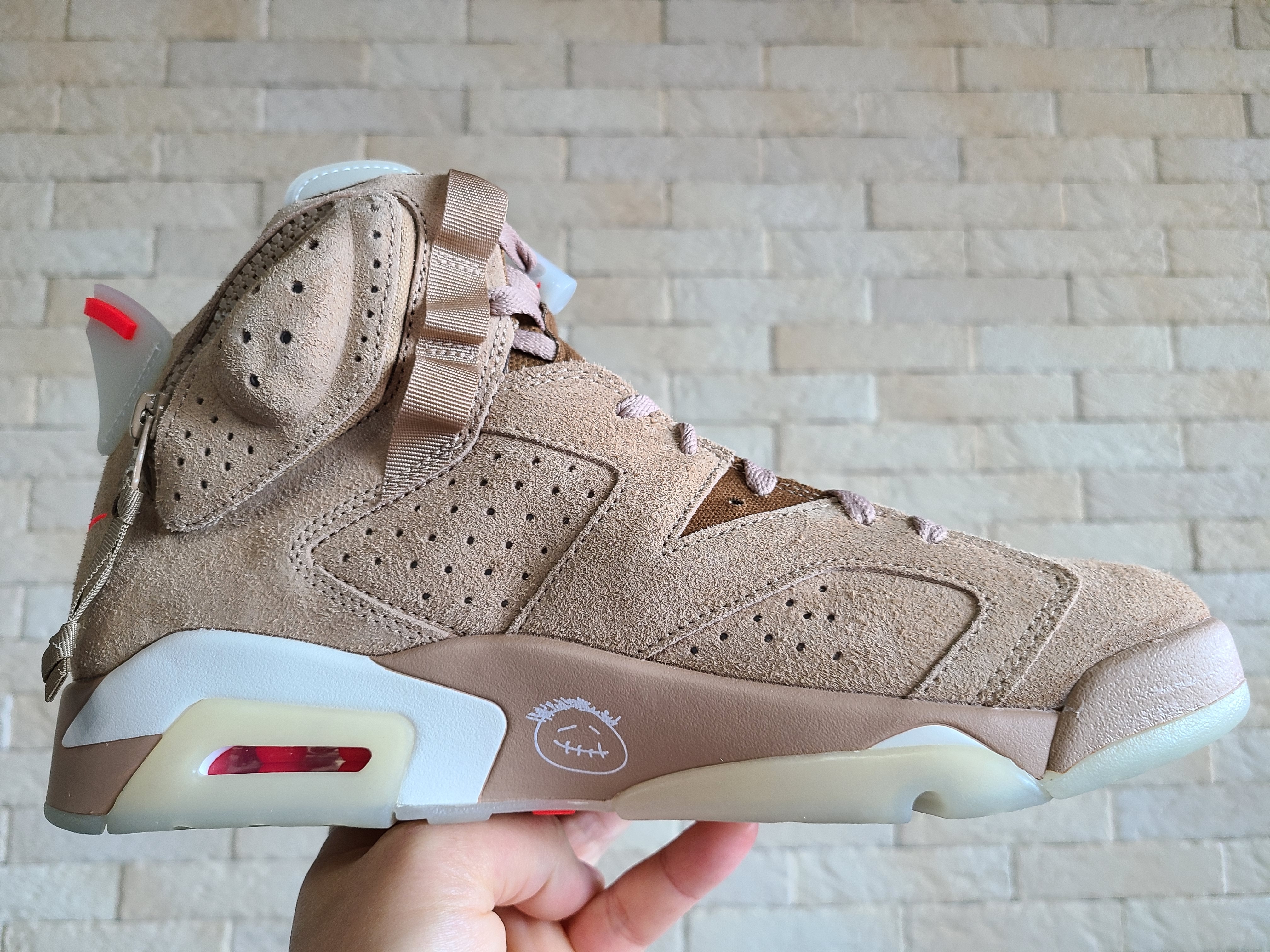 Jordan 6 x Travis Scott Retro SP British Khaki, Jordan 6 x Travis Scott Retro Olive 착용 스타일 - 2