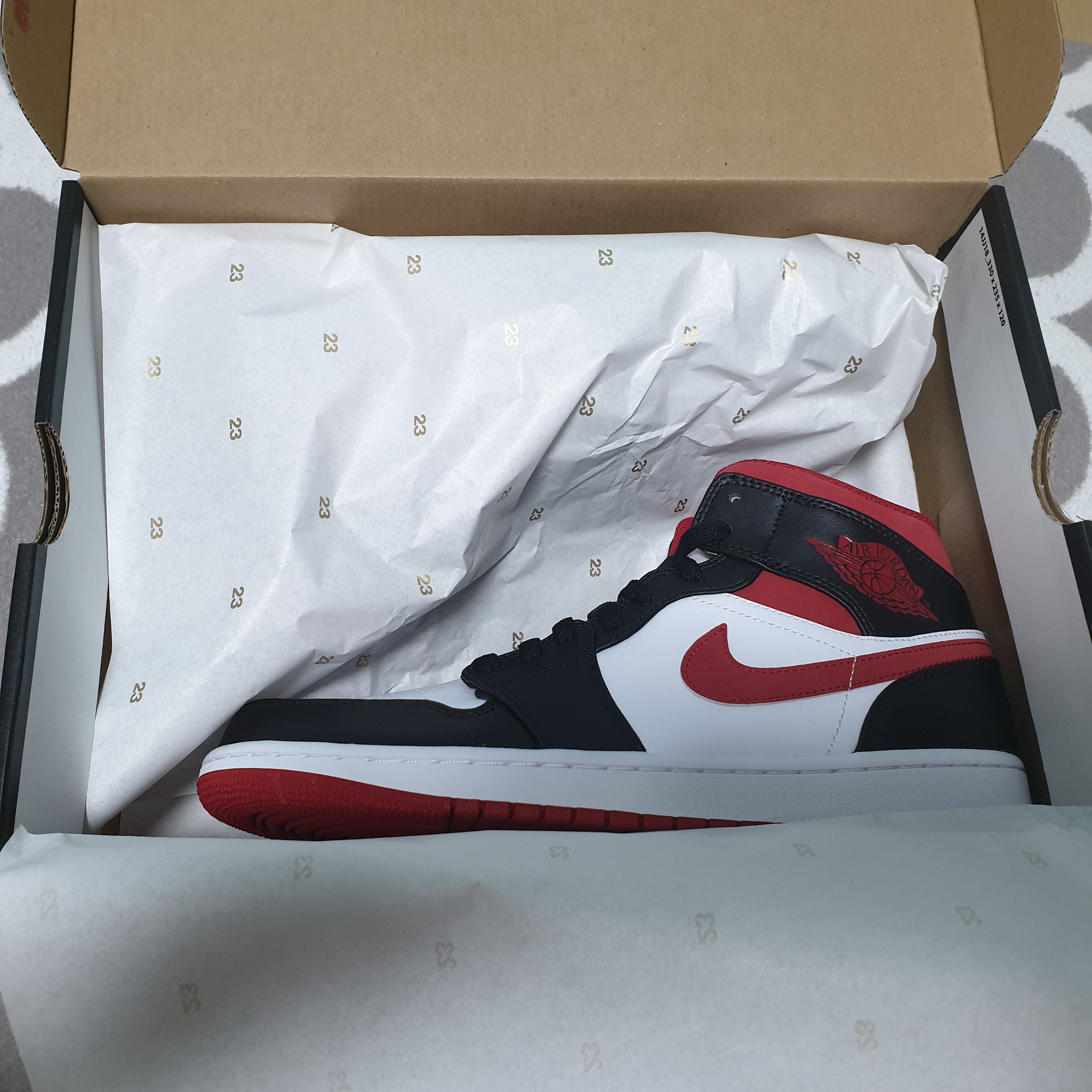 Jordan 1 Mid Gym Red Black White 착용 스타일