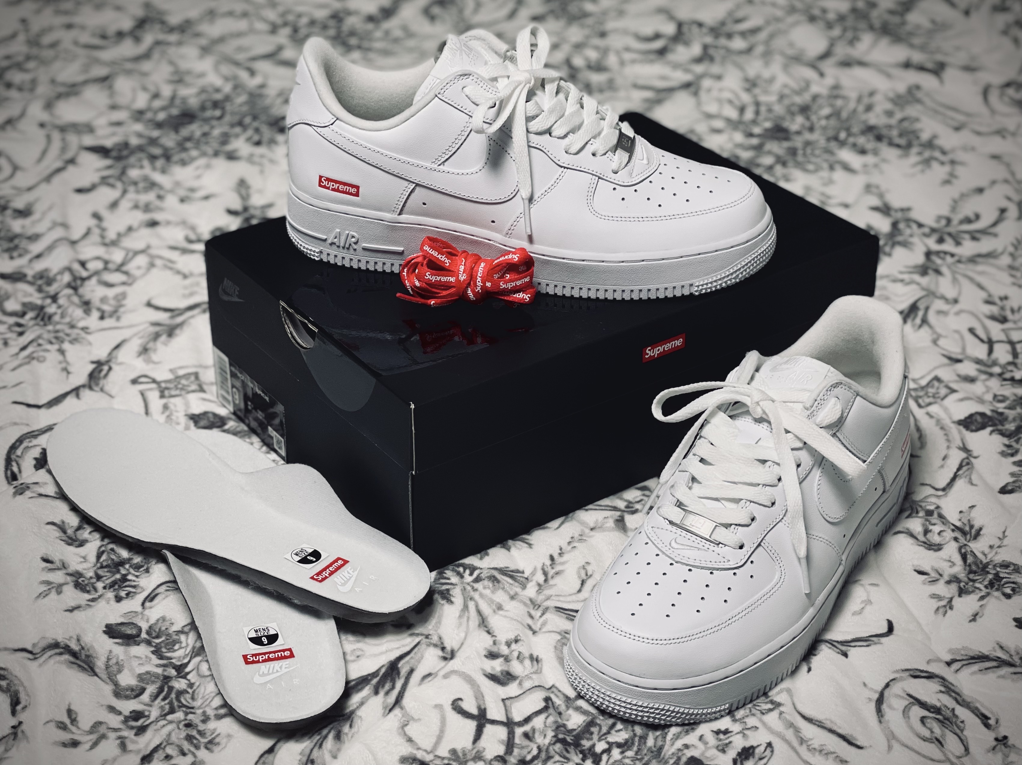 Nike x Supreme Air Force 1 Low White 착용 스타일 - 2