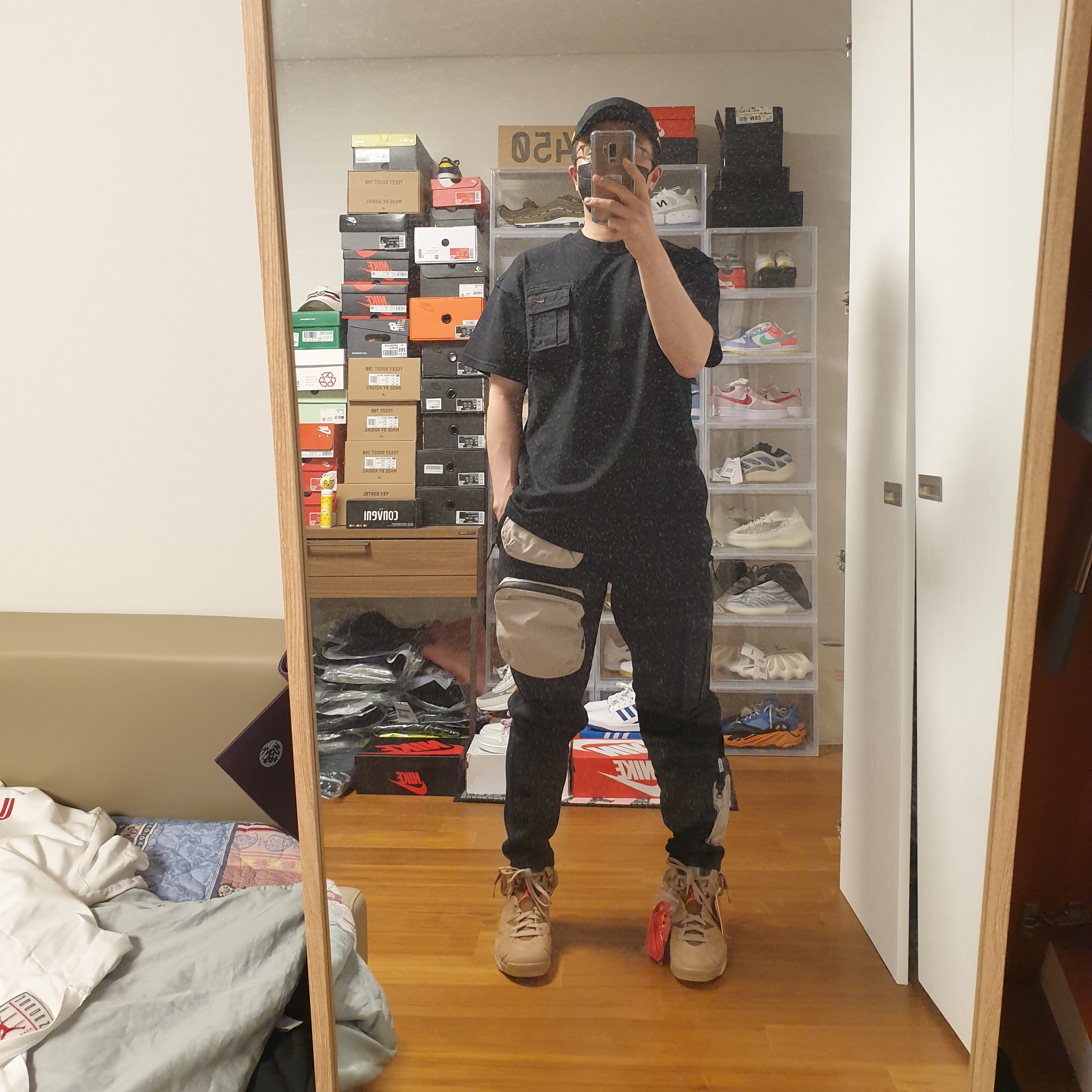 Jordan 6 x Travis Scott Retro SP British Khaki, Nike x Travis Scott NRG AG Utility Sweatpants Black 착용 스타일 - 2