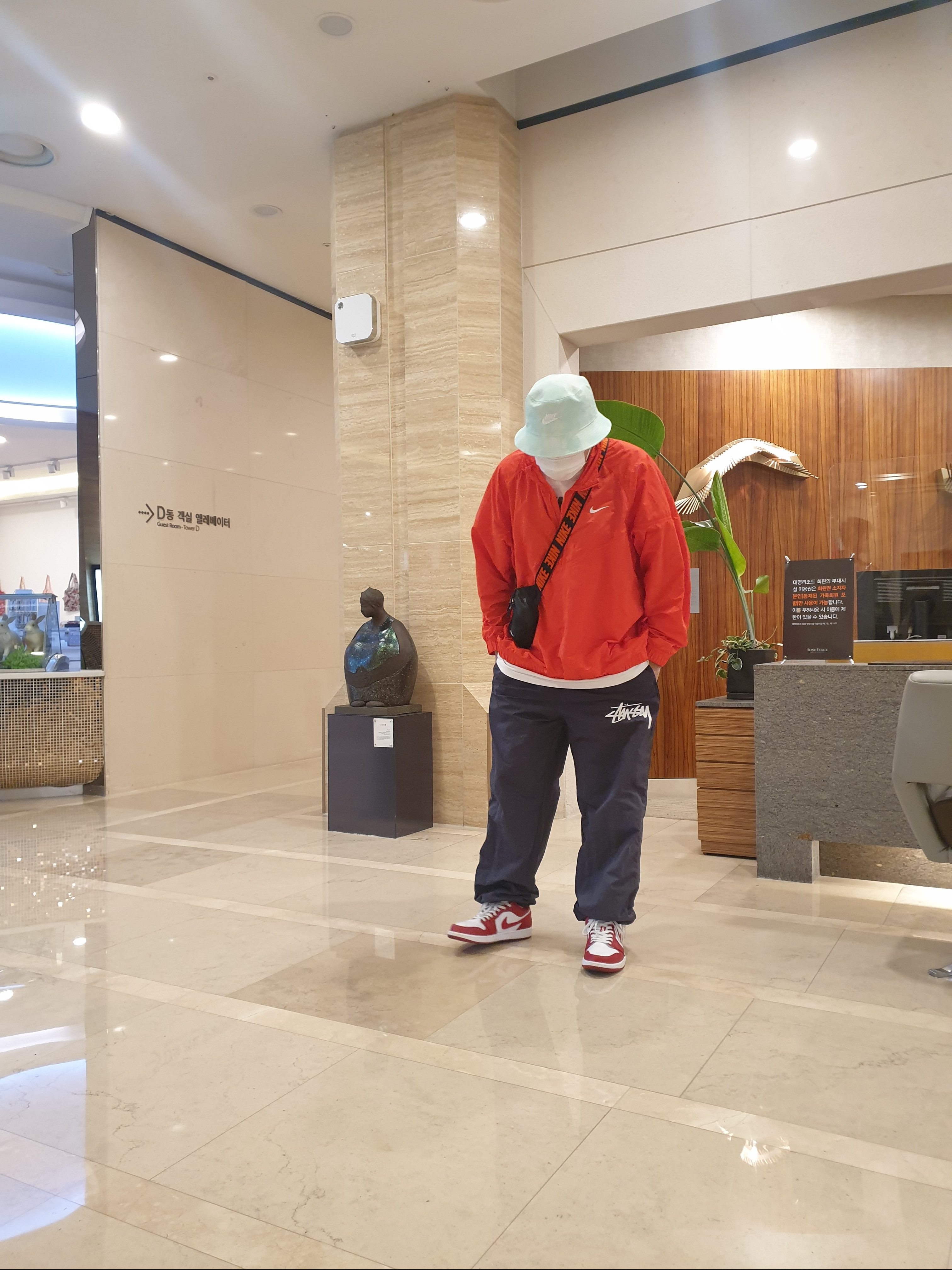 Nike x Stussy Windrunner Jacket Habanero Red, Nike x Stussy Beach Pants Off Noir 착용 스타일 - 2