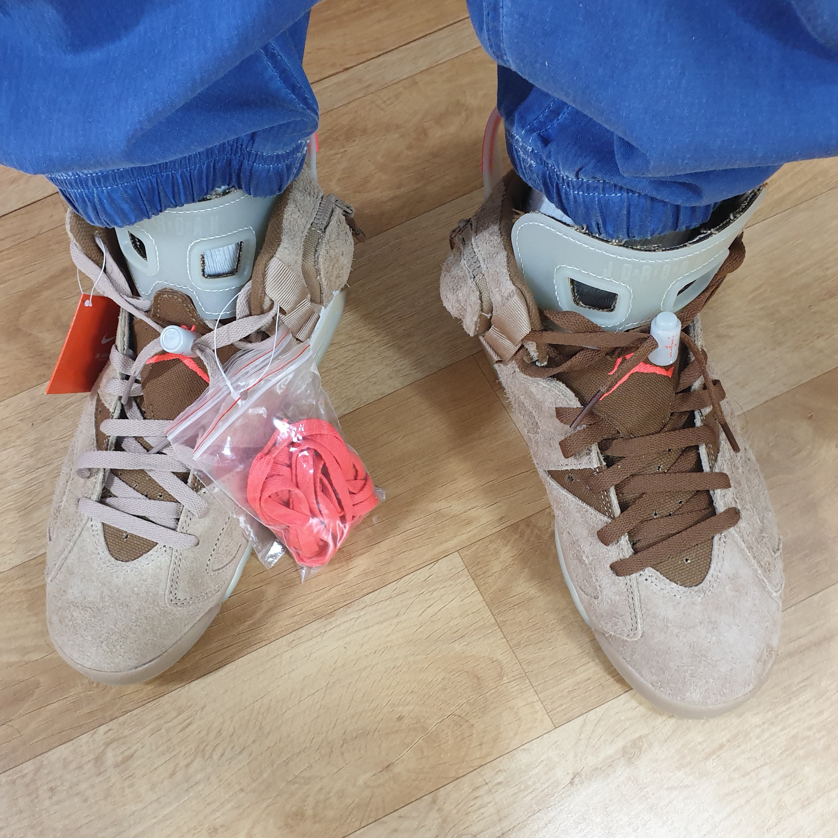 Jordan 6 x Travis Scott Retro SP British Khaki 착용 스타일 - 2