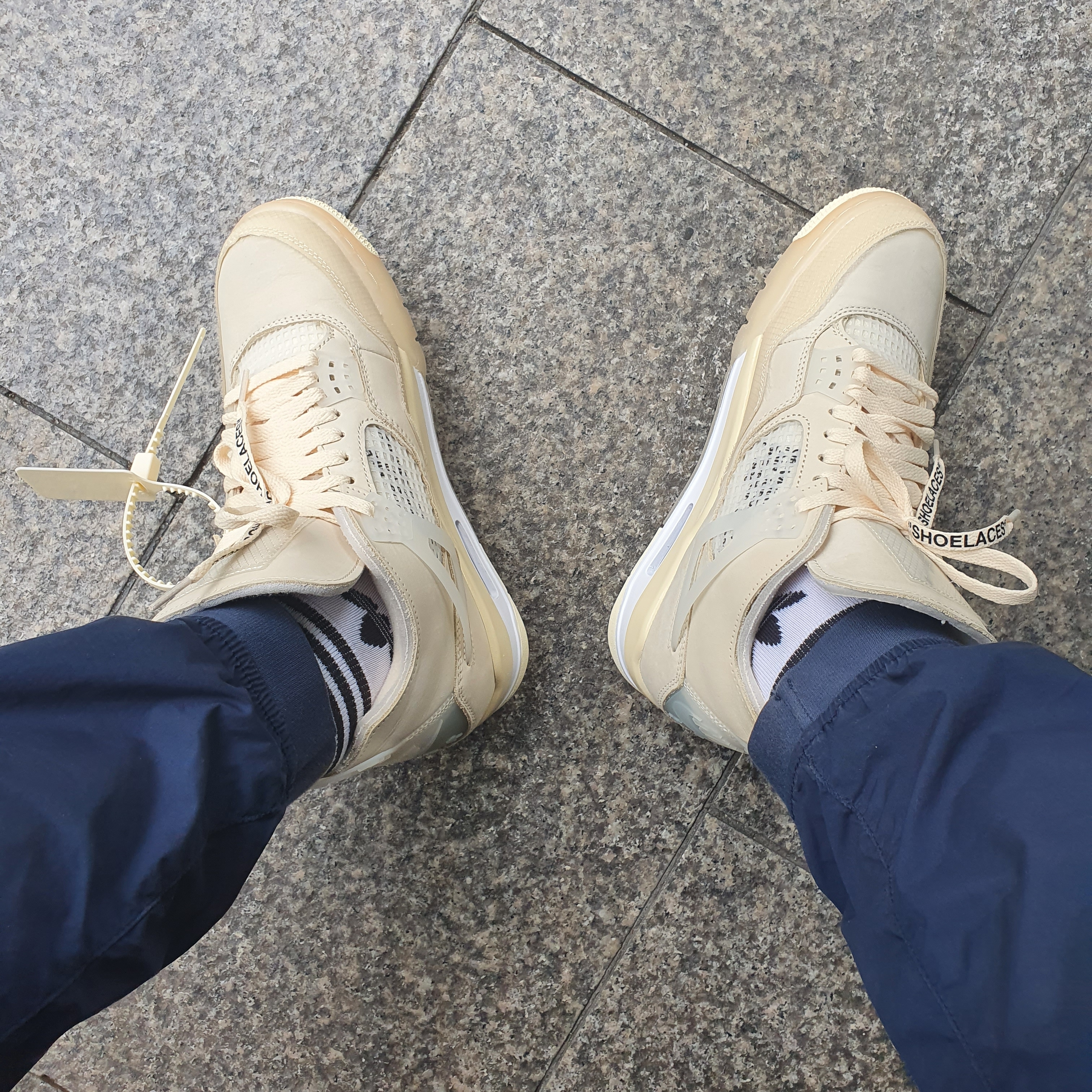 (W) Jordan 4 x Off-White Retro SP Sail 착용 스타일 - 2