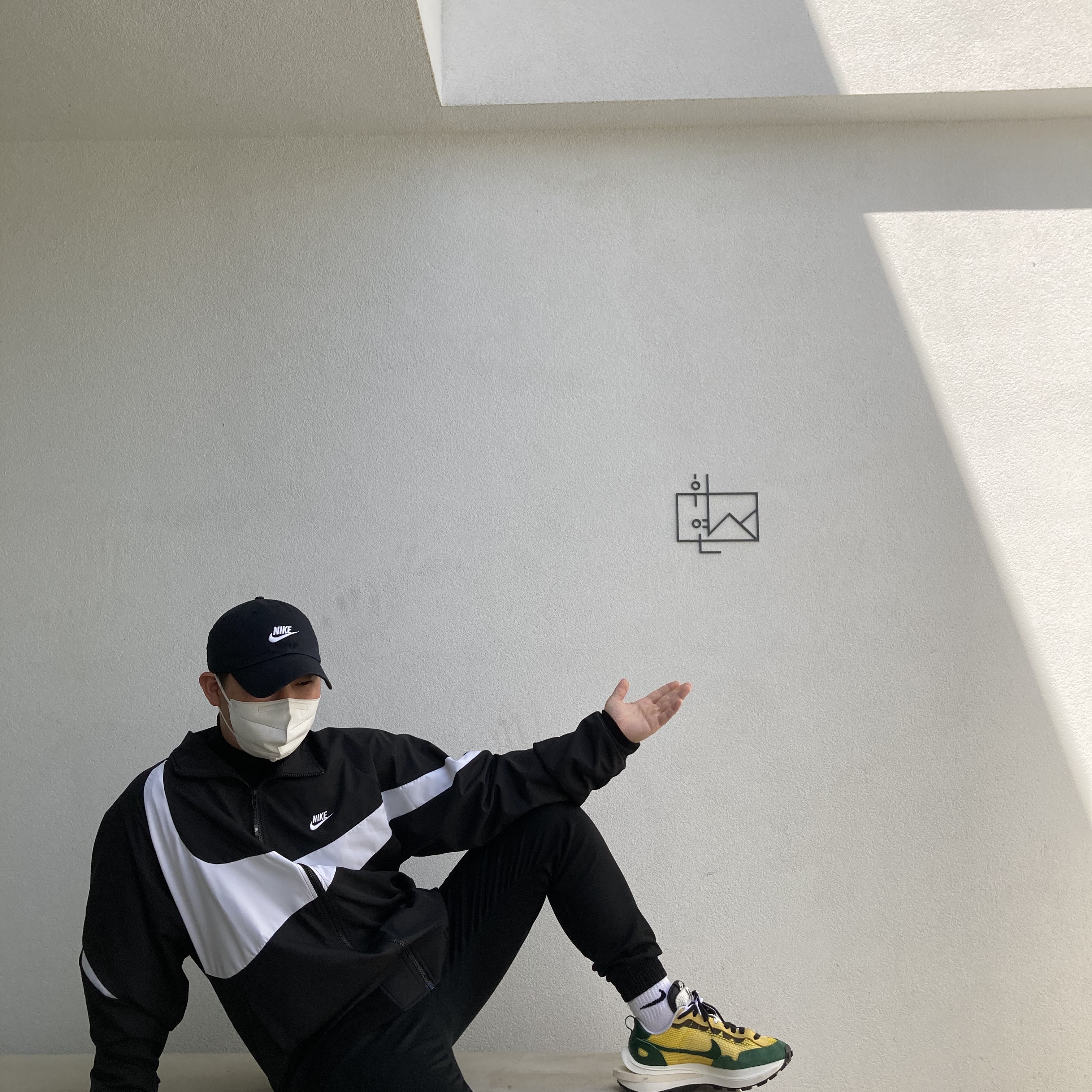 Nike x Sacai VaporWaffle Tour Yellow & Gorge Green Sail 착용 스타일
