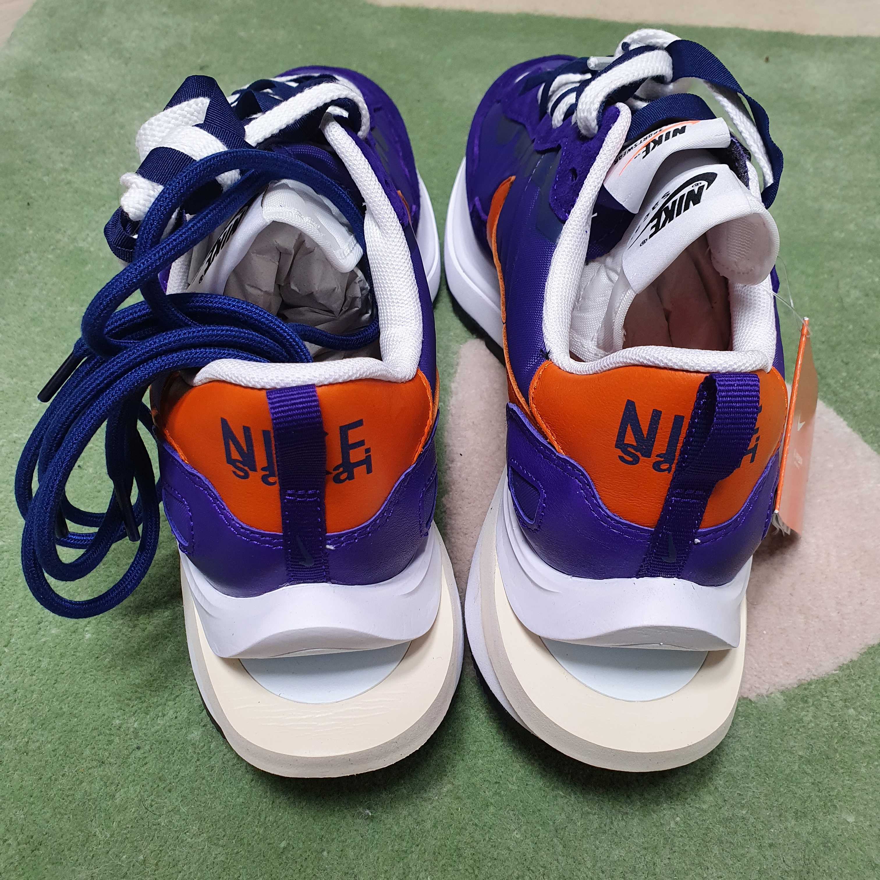 Nike x Sacai VaporWaffle Dark Iris 착용 스타일