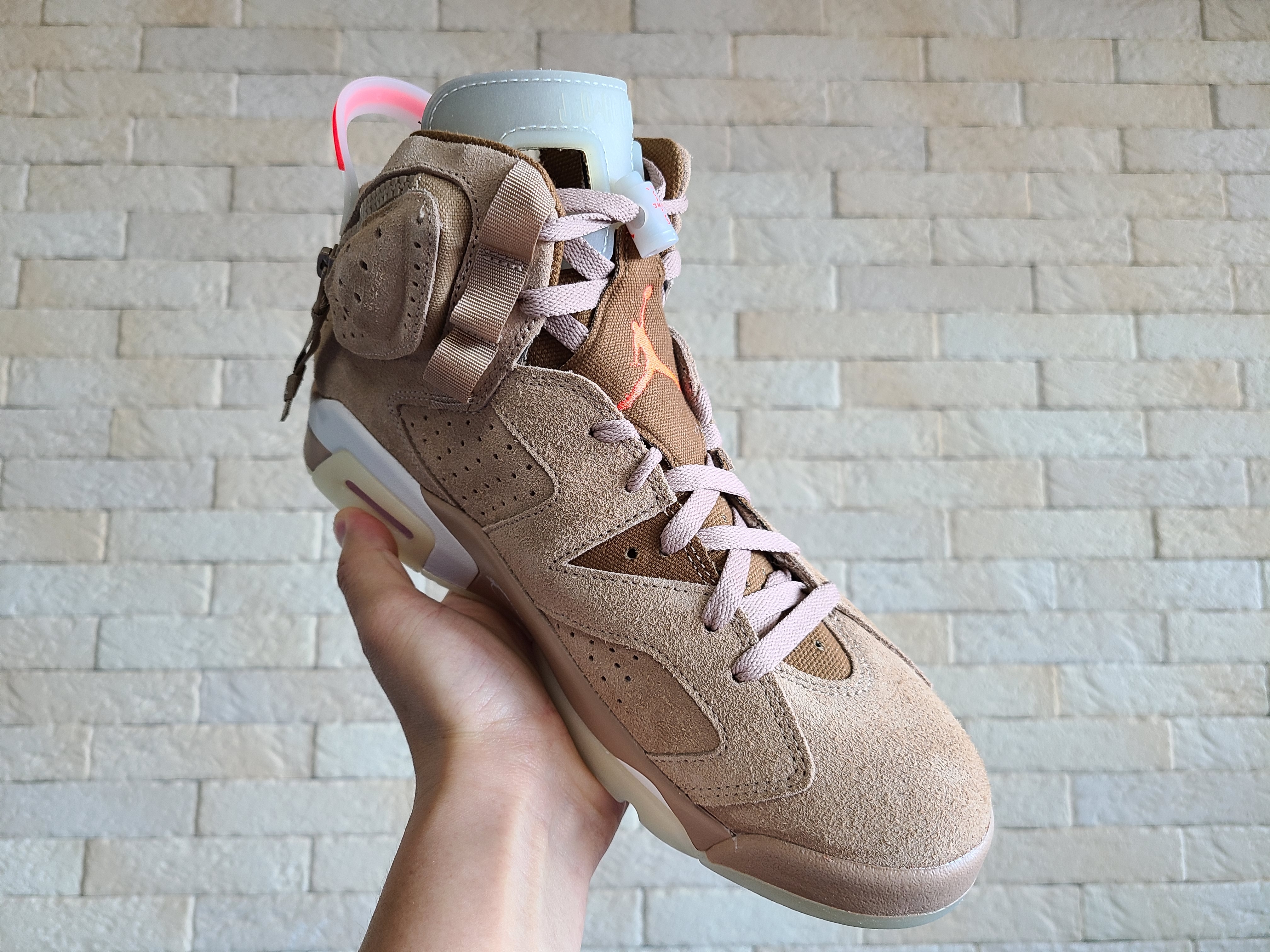 Jordan 6 x Travis Scott Retro SP British Khaki, Jordan 6 x Travis Scott Retro Olive 착용 스타일 - 3