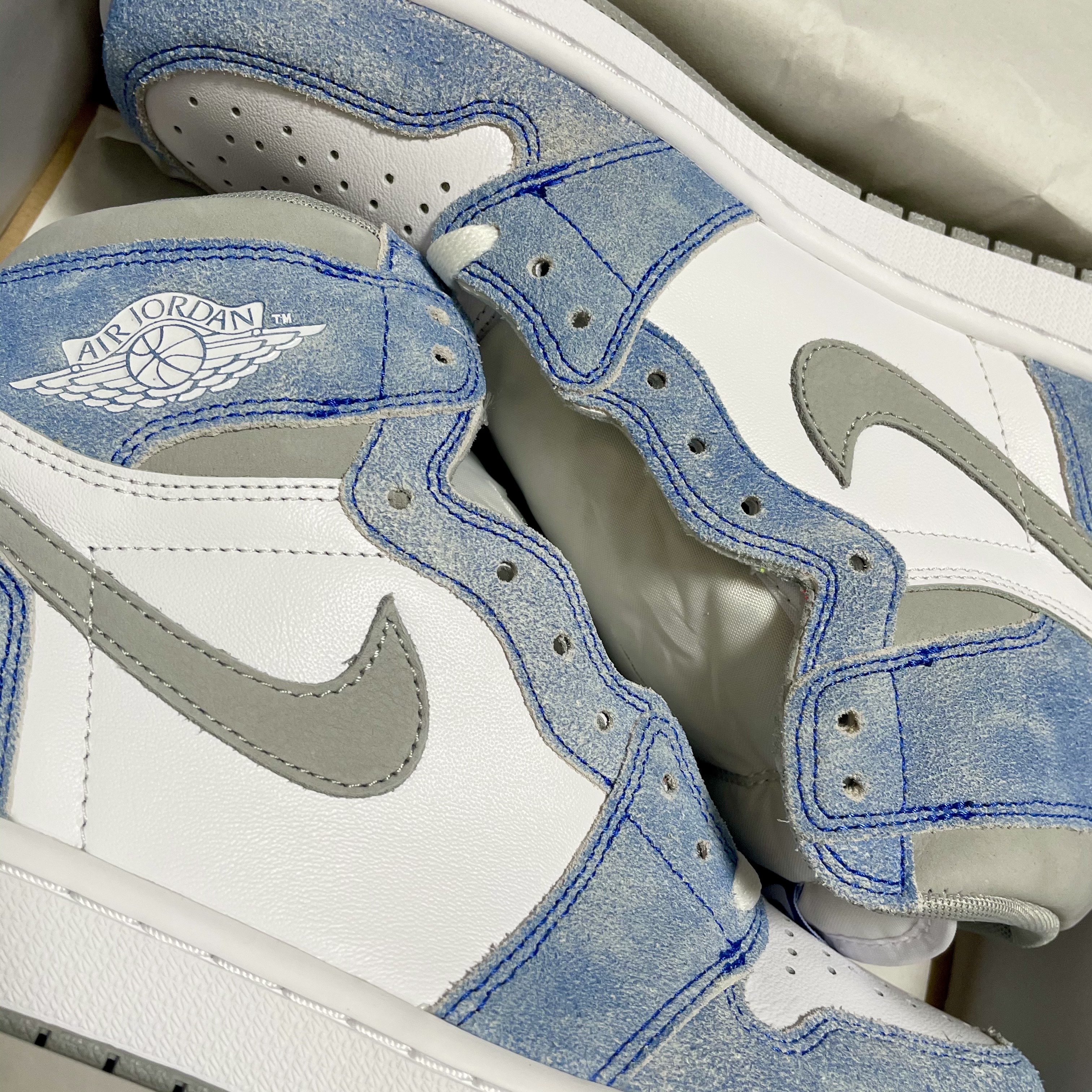 Jordan 1 Retro High OG Hyper Royal 착용 스타일