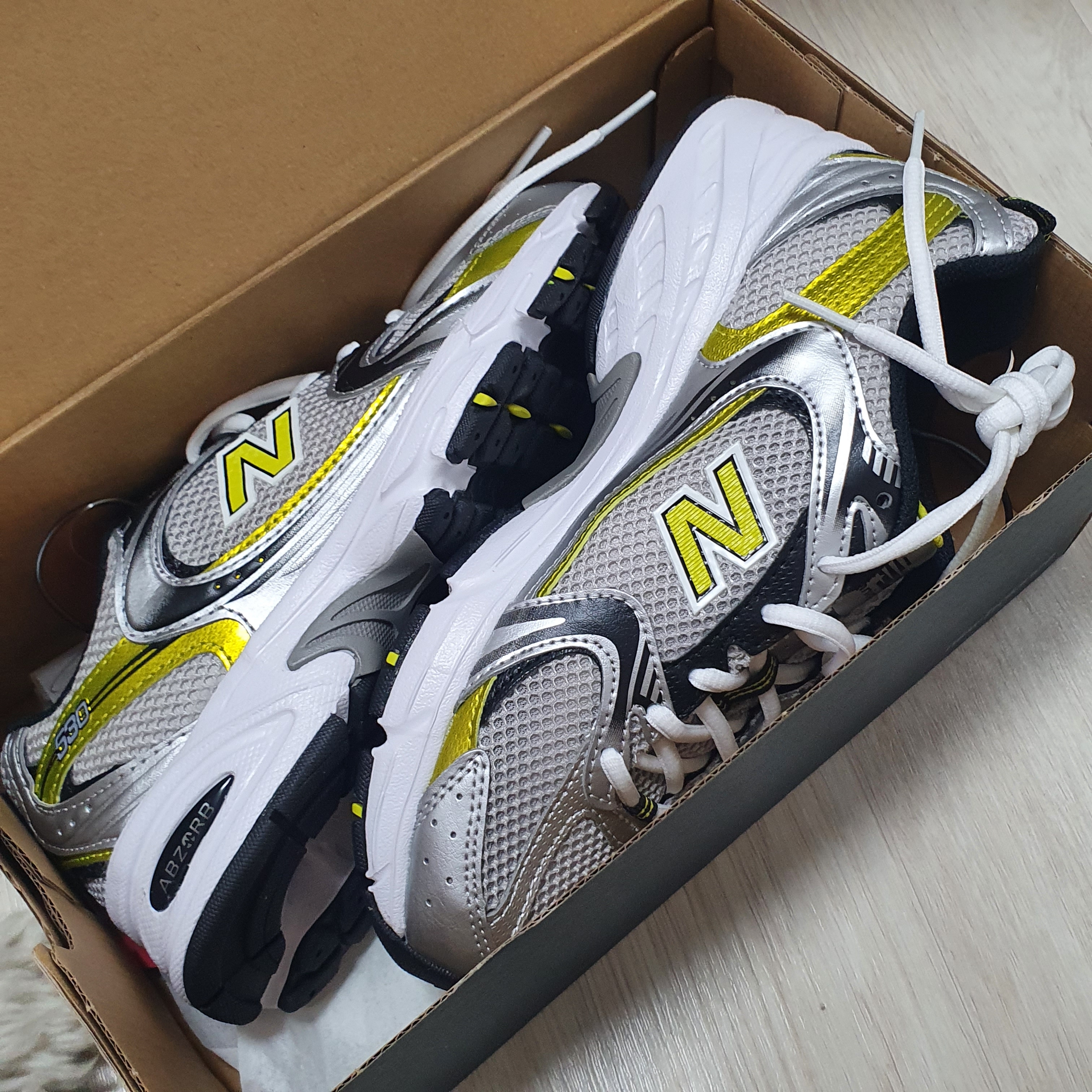 New Balance 530 Silver 착용 스타일 - 2