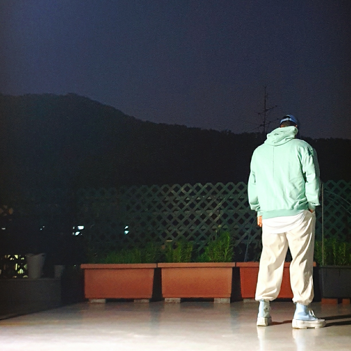 Converse Run Star Hike Hi Blue Vintage White 착용 스타일 - 3