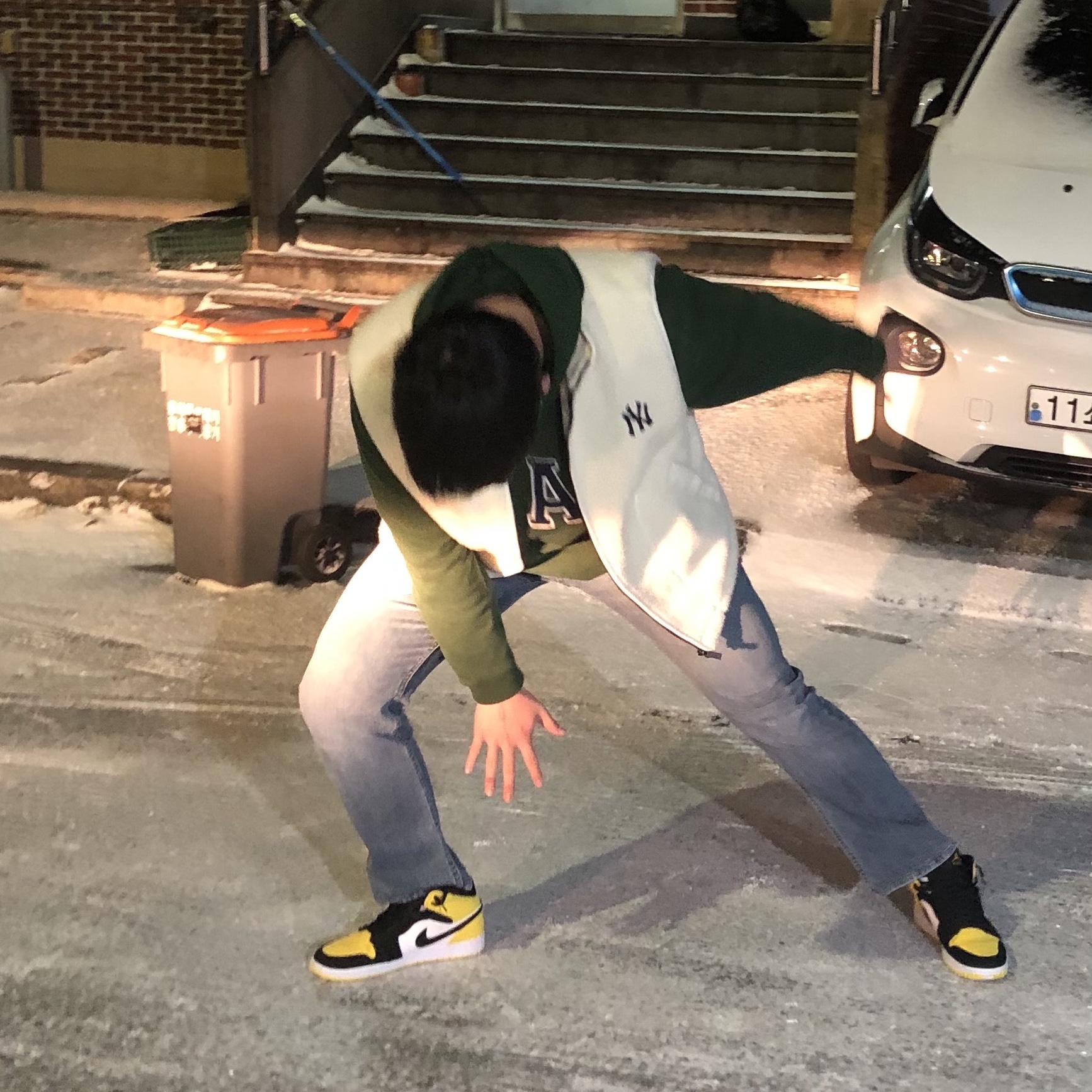 Jordan 1 Mid Yellow Toe Black 착용 스타일