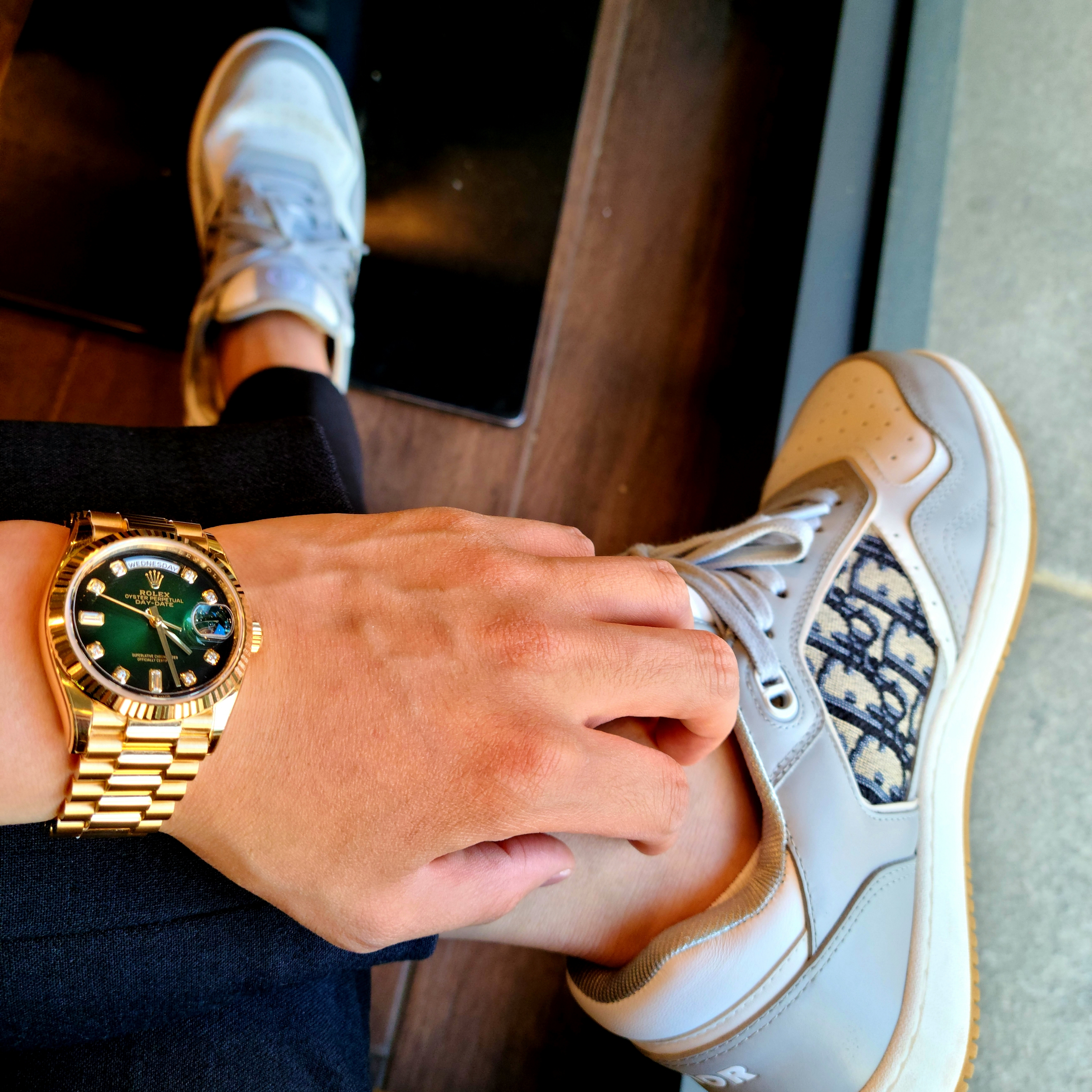 Dior B27 Low-Top Sneakers Gray 착용 스타일