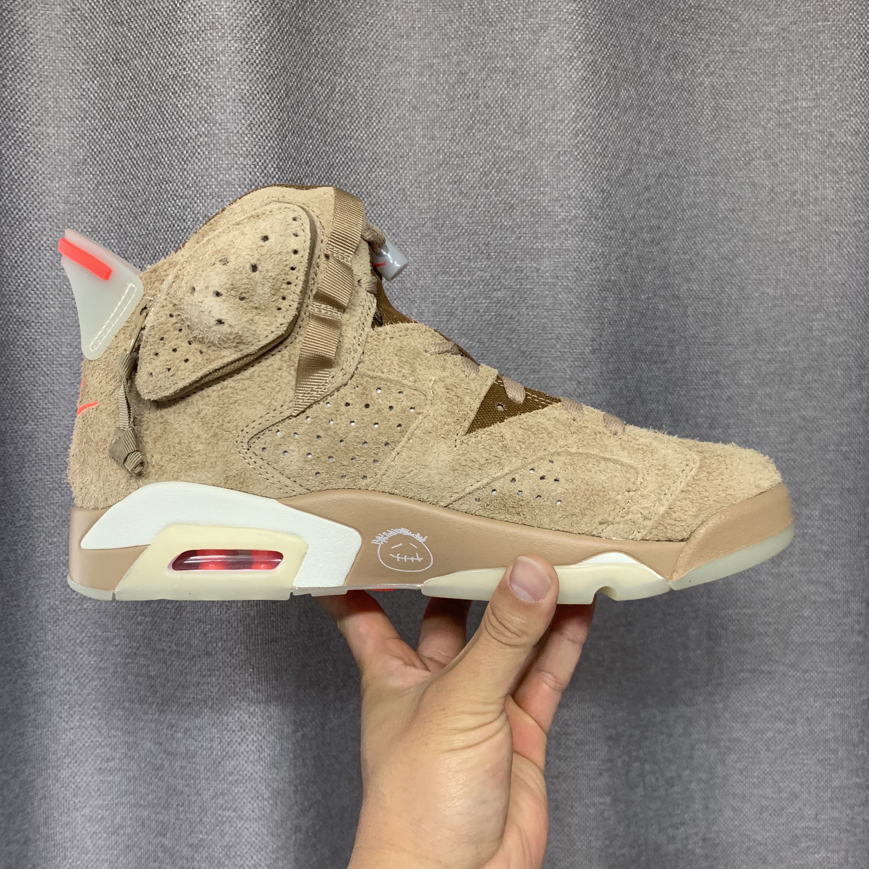 Jordan 6 x Travis Scott Retro SP British Khaki 착용 스타일 - 2