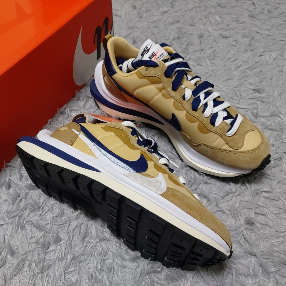 Nike x Sacai VaporWaffle Sesame and Blue Void 착용 스타일