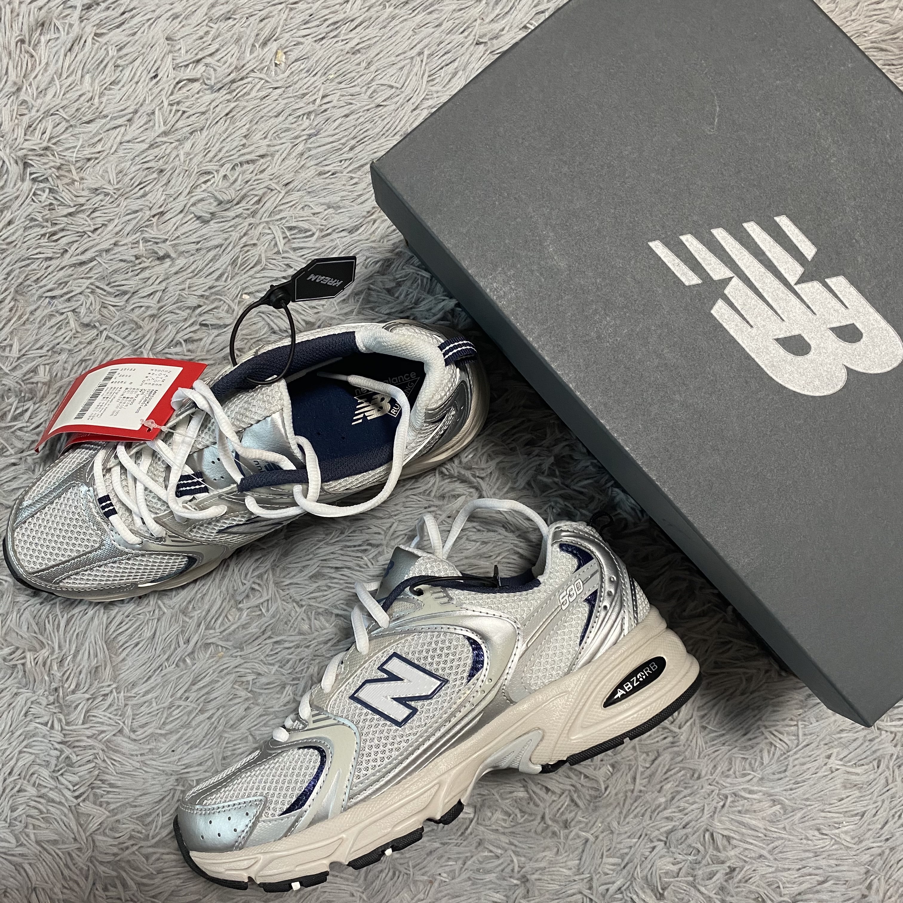 New Balance 530 Steel Grey 착용 스타일