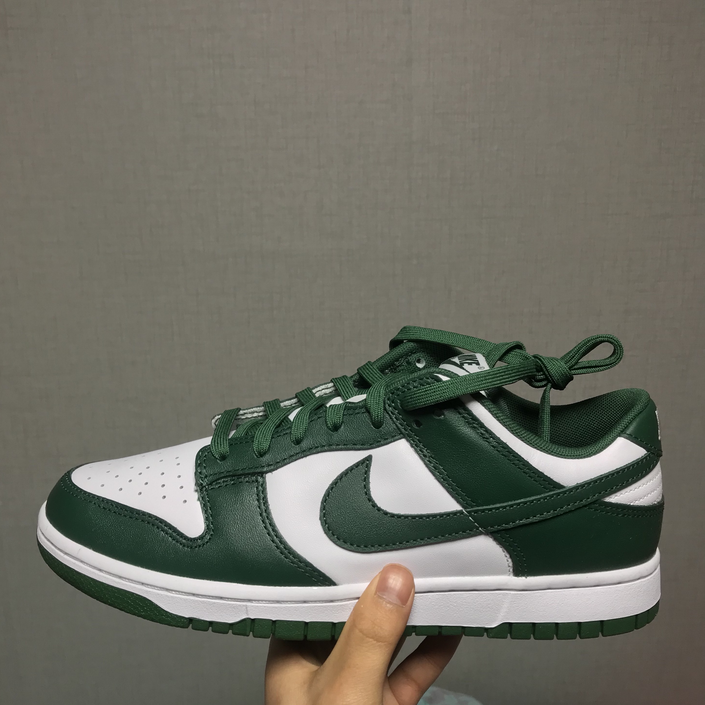 Nike Dunk Low Retro Varsity Green 착용 스타일