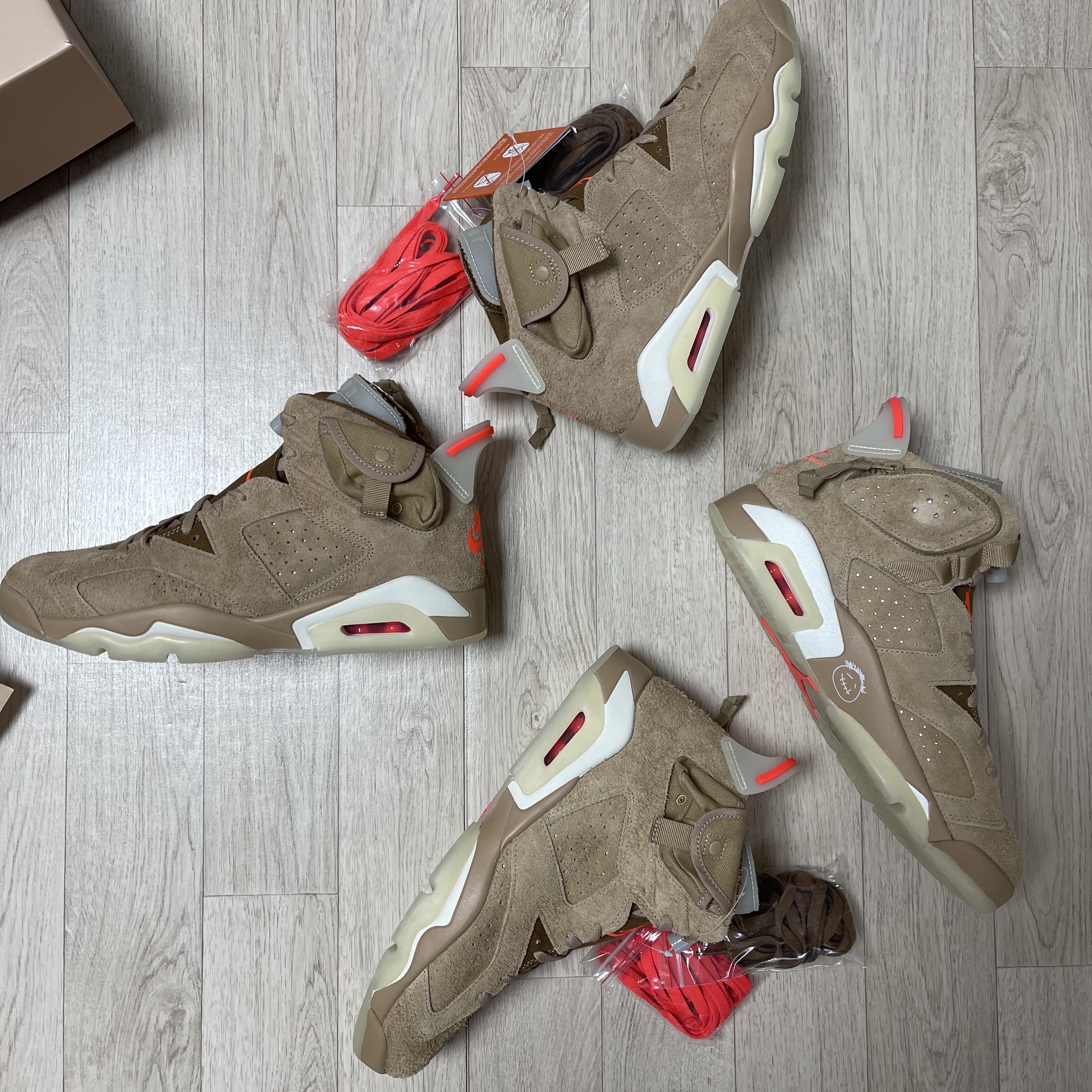 Jordan 6 x Travis Scott Retro SP British Khaki 착용 스타일