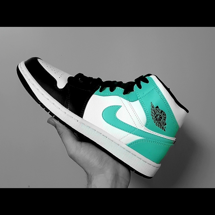 Jordan 1 Mid Tropical Twist 착용 스타일