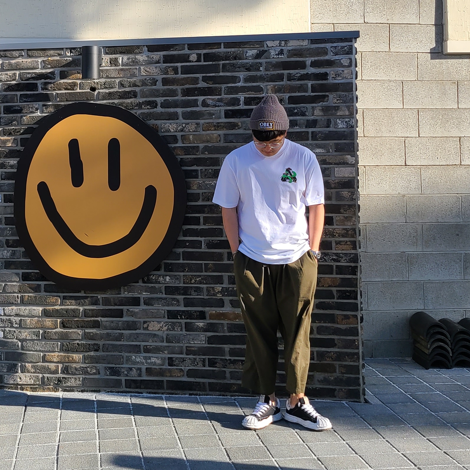 Maison Mihara Yasuhiro Blakey OG Sole Canvas Low-top Sneakers Black, Palace Hesh Mit Fresh T-Shirt White - 20SS 착용 스타일
