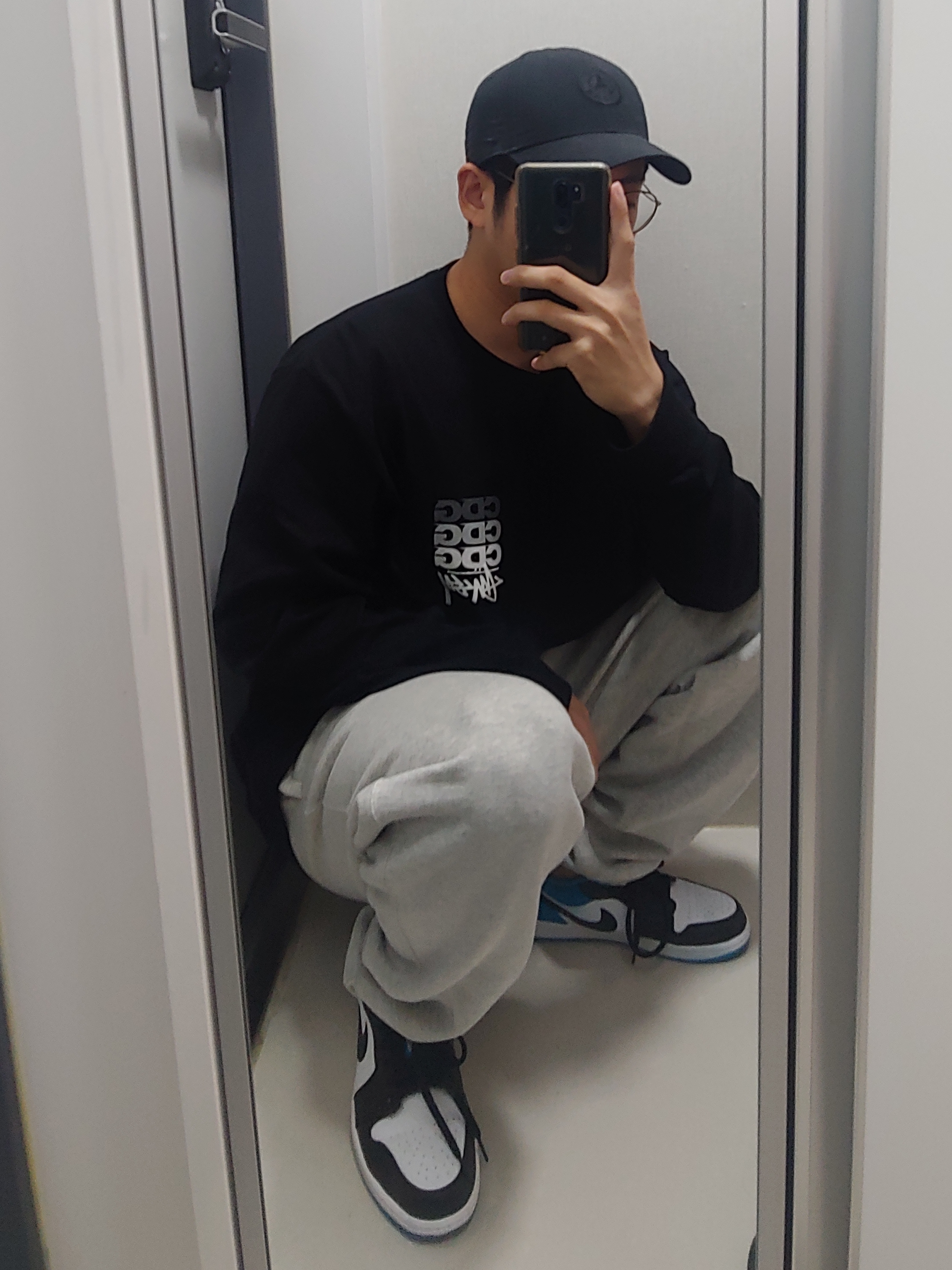 Stussy x CDG Dot LS T-Shirt Black, Nike M NRG Sweatpants Grey Heather 착용 스타일