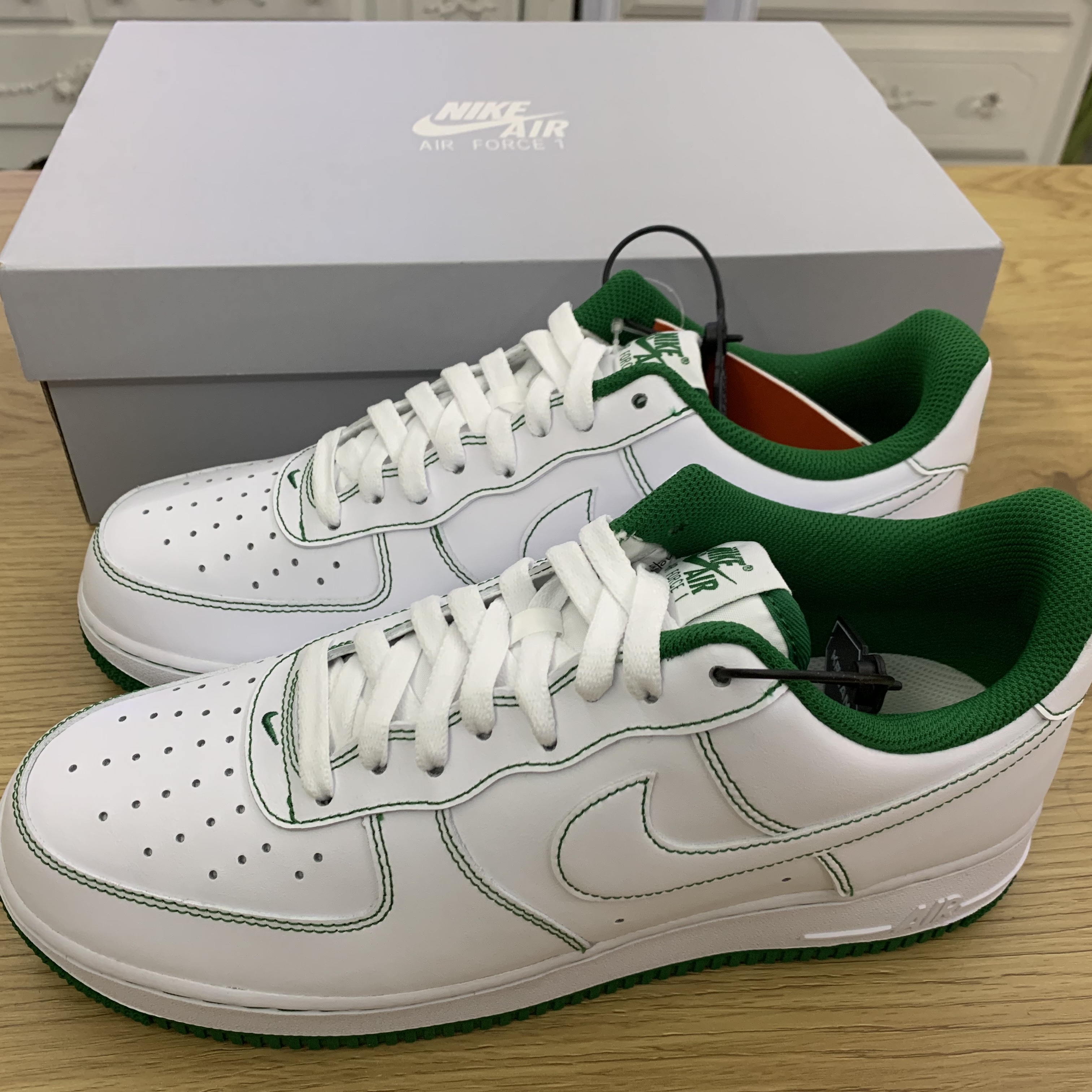 Nike Air Force 1 '07 Stitch Pine Green 착용 스타일 - 1
