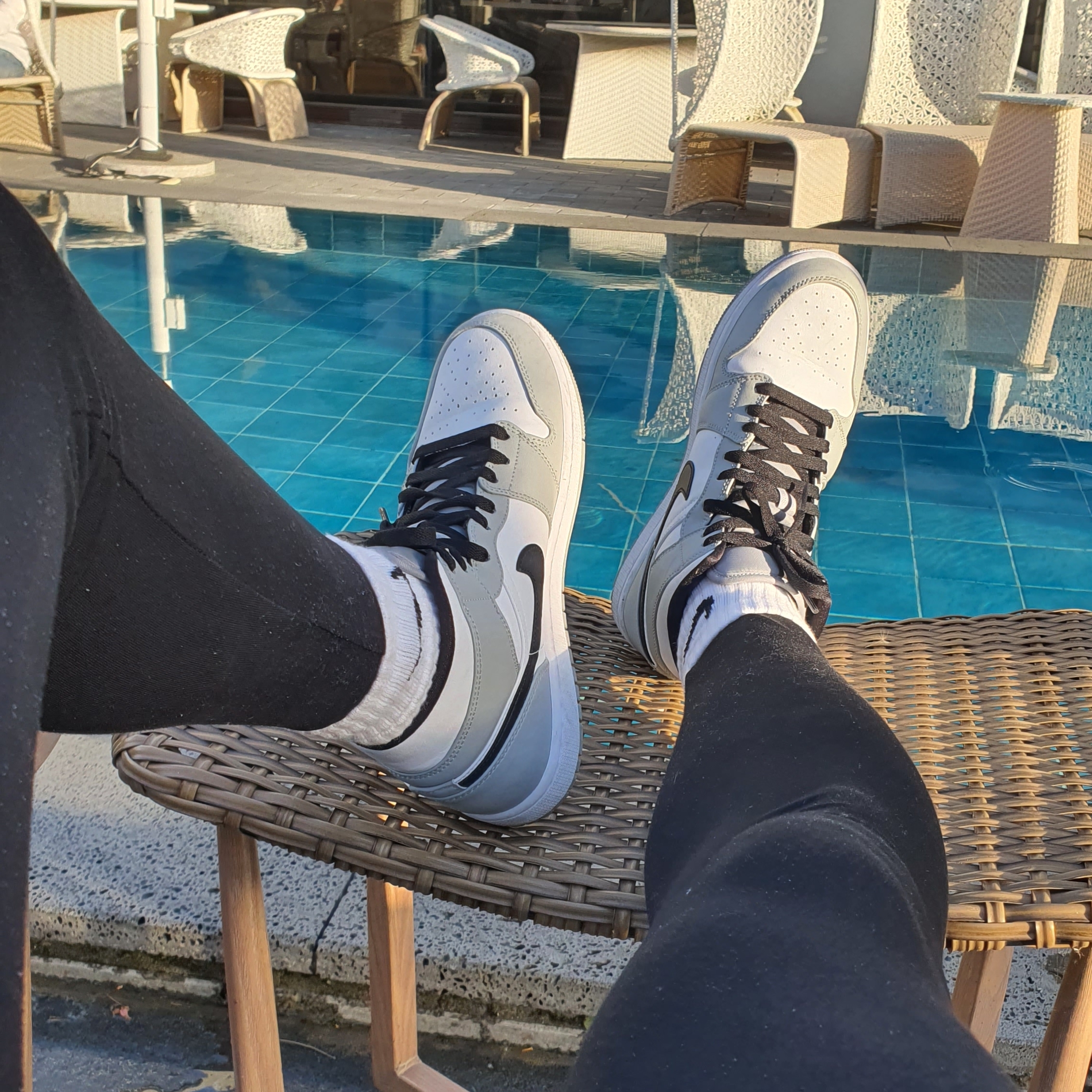 Jordan 1 Mid Light Smoke Grey 착용 스타일