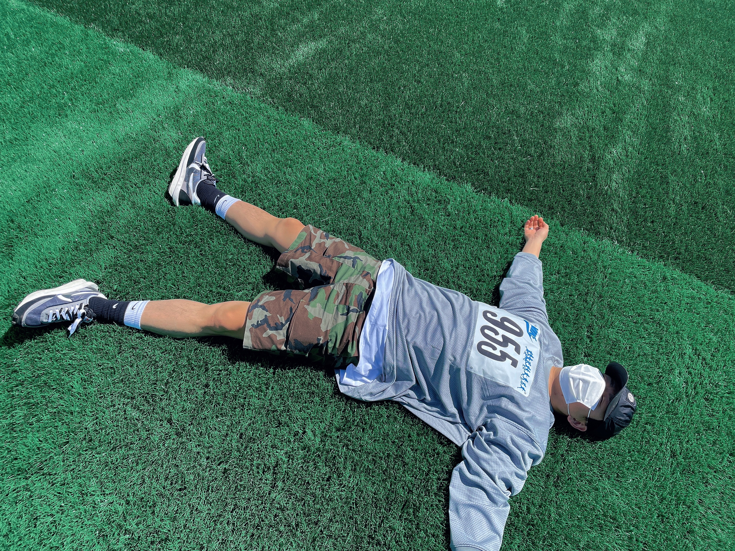 Supreme x Stone Island Painted Camo Nylon 6-Panel Black - 20FW, Nike x Cactus Plant Flea Market L/S Jersey Grey - US/EU 착용 스타일