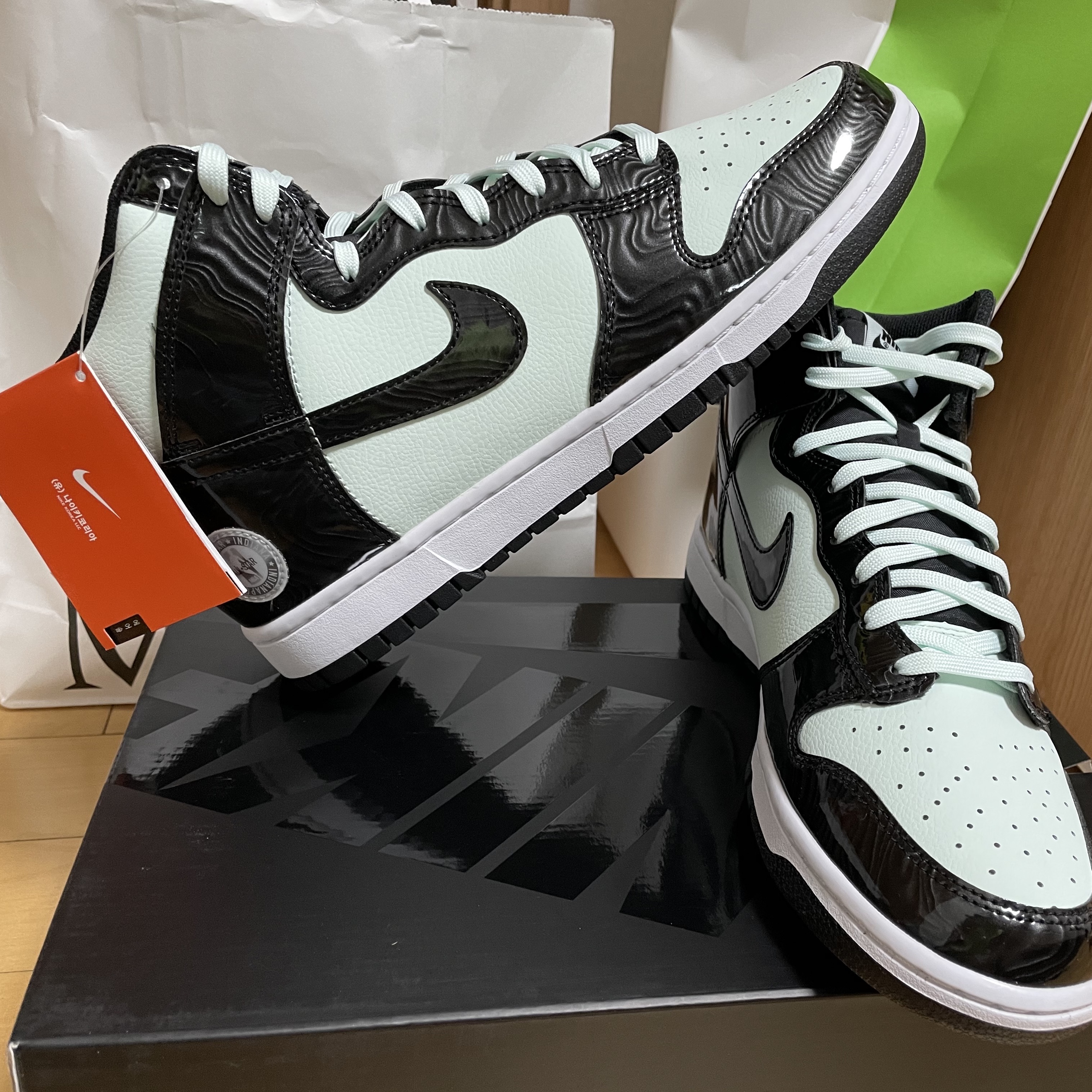 Nike Dunk High Barely Green 착용 스타일