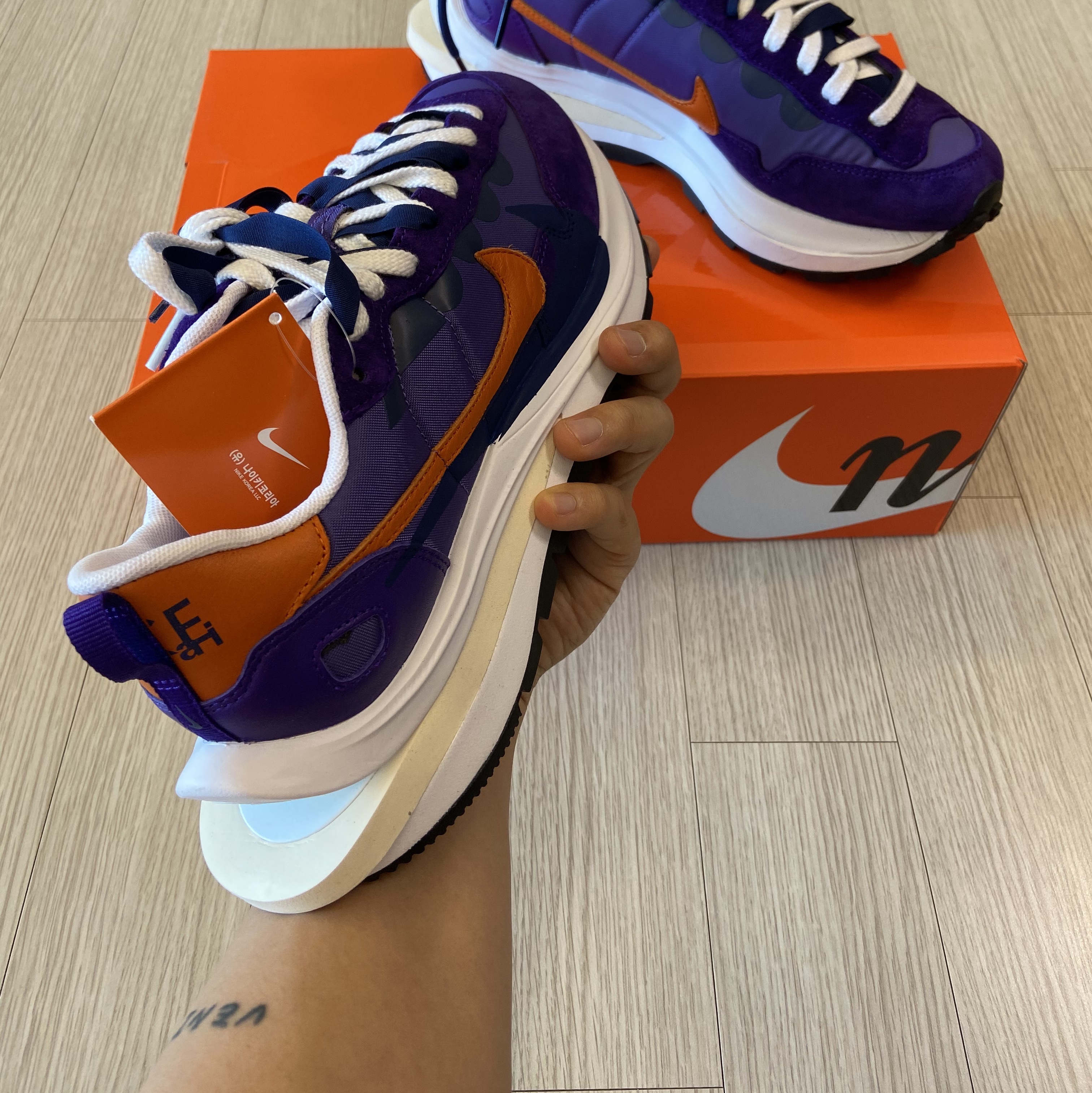 Nike x Sacai VaporWaffle Dark Iris 착용 스타일