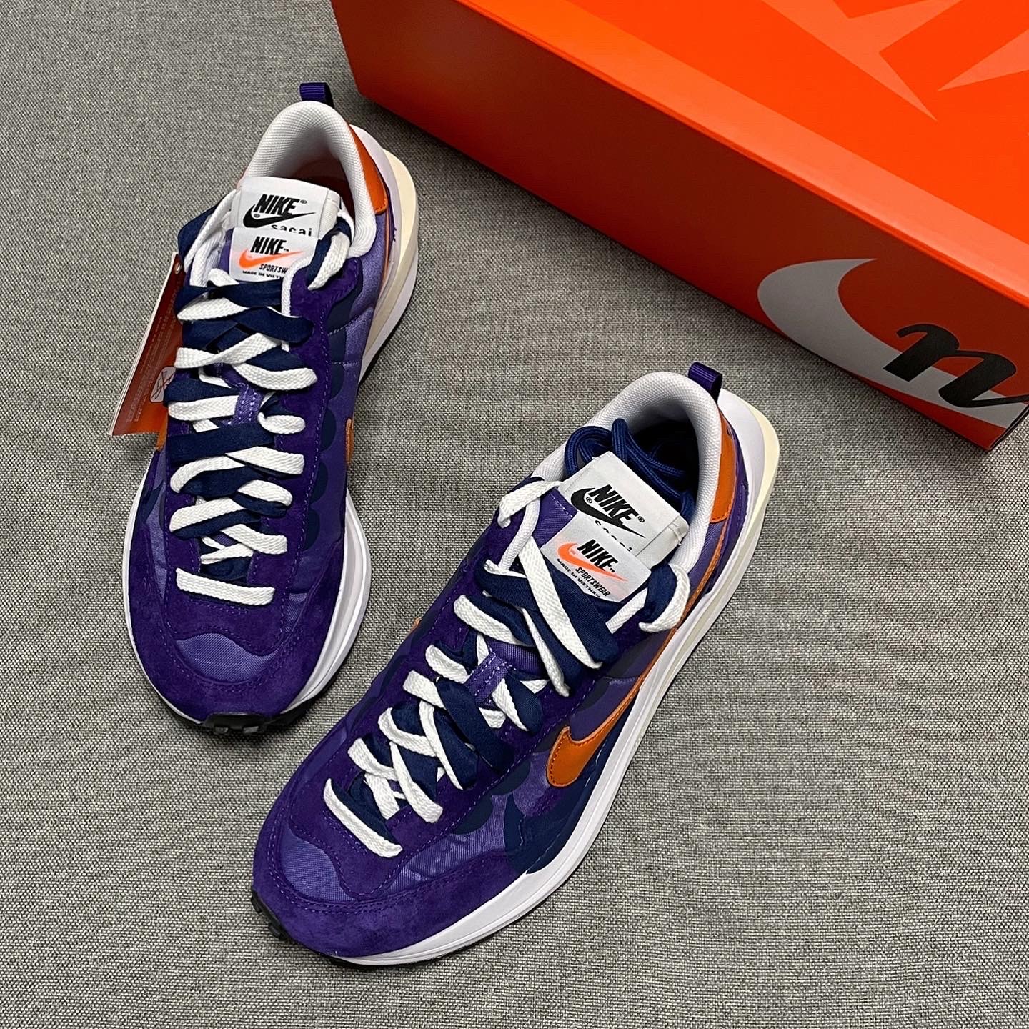 Nike x Sacai VaporWaffle Dark Iris, Nike x Off-White NRG RU Hoodie 착용 스타일 - 2