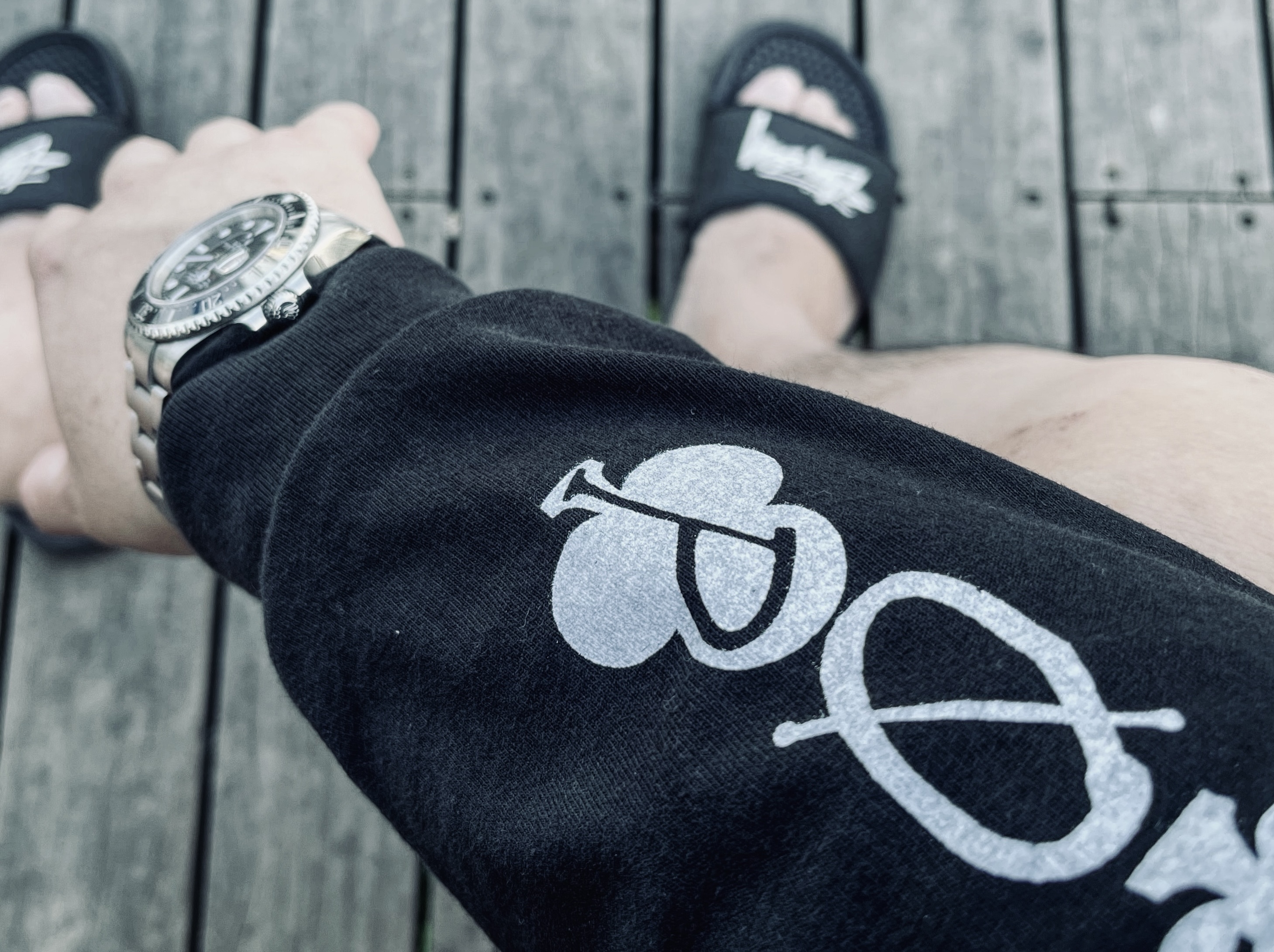 Nike x Stussy Benassi Slide Black, Stussy x Our Legacy Crown LS T-Shirt Black 착용 스타일