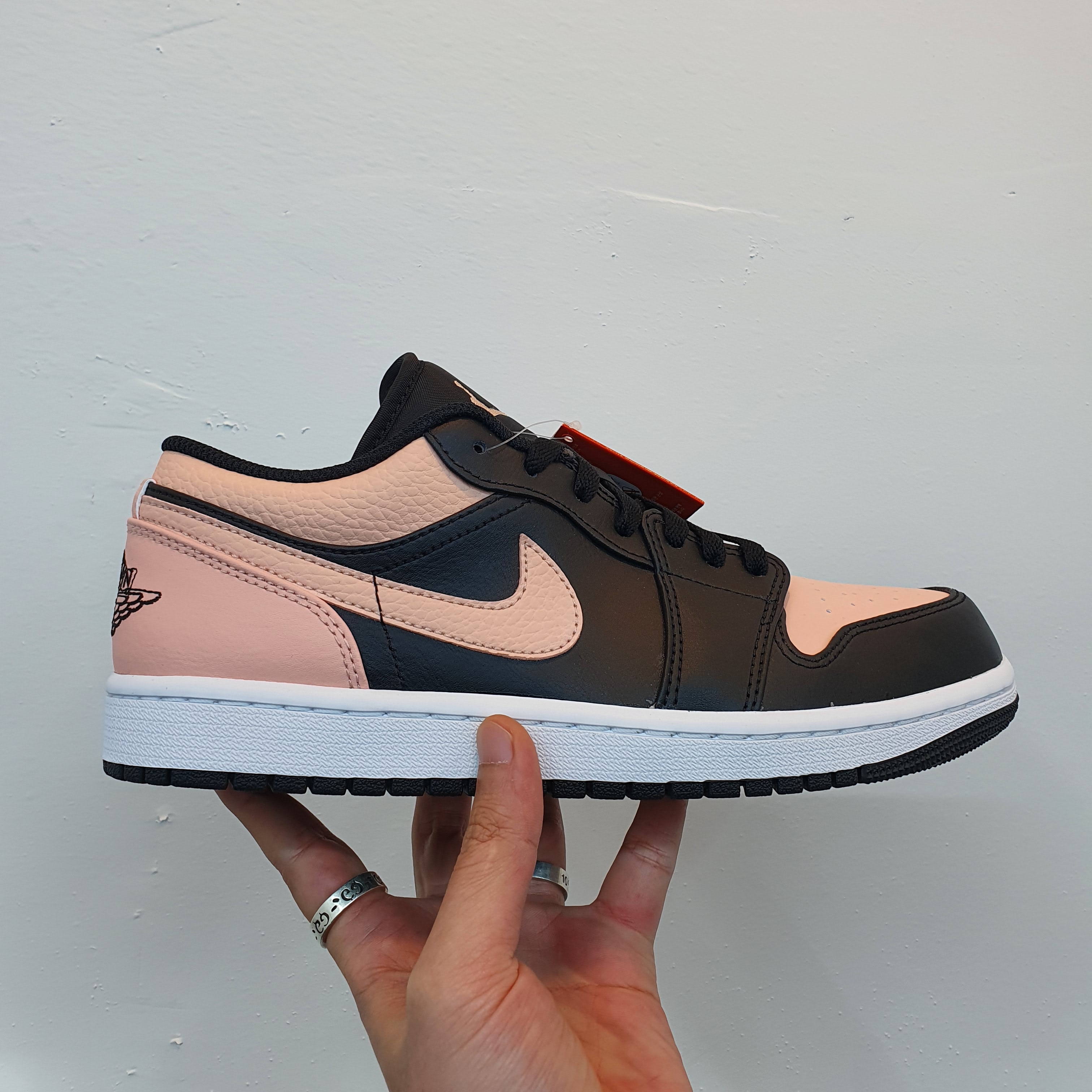 Jordan 1 Low Crimson Tint 착용 스타일