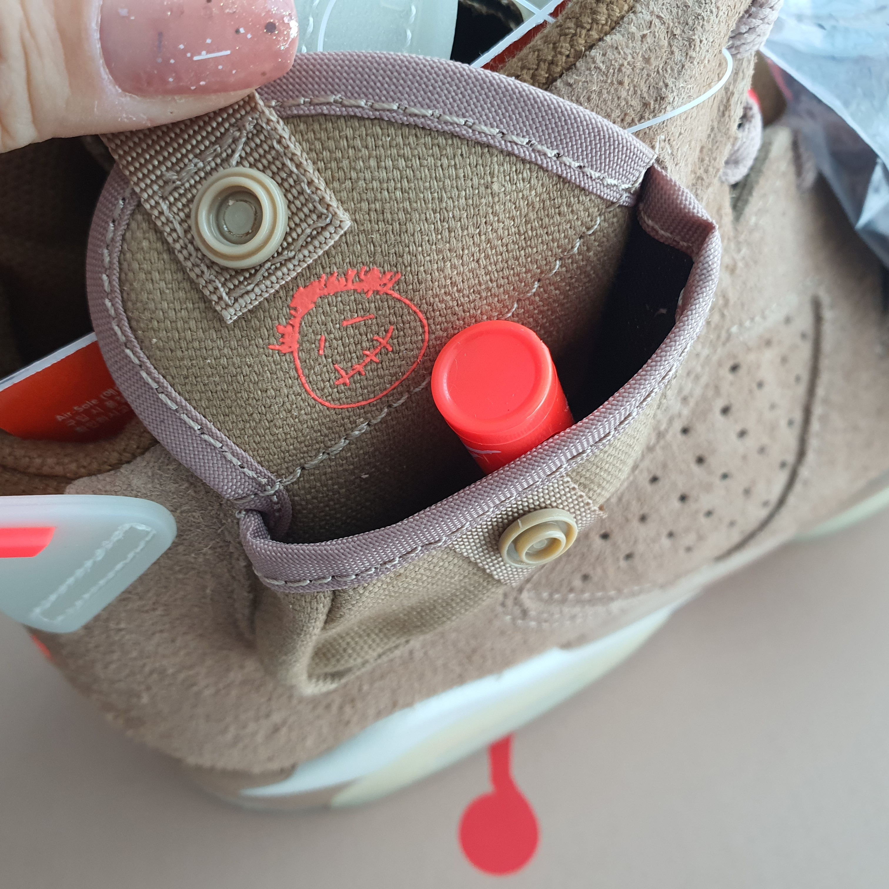 Jordan 6 x Travis Scott Retro SP British Khaki 착용 스타일 - 4