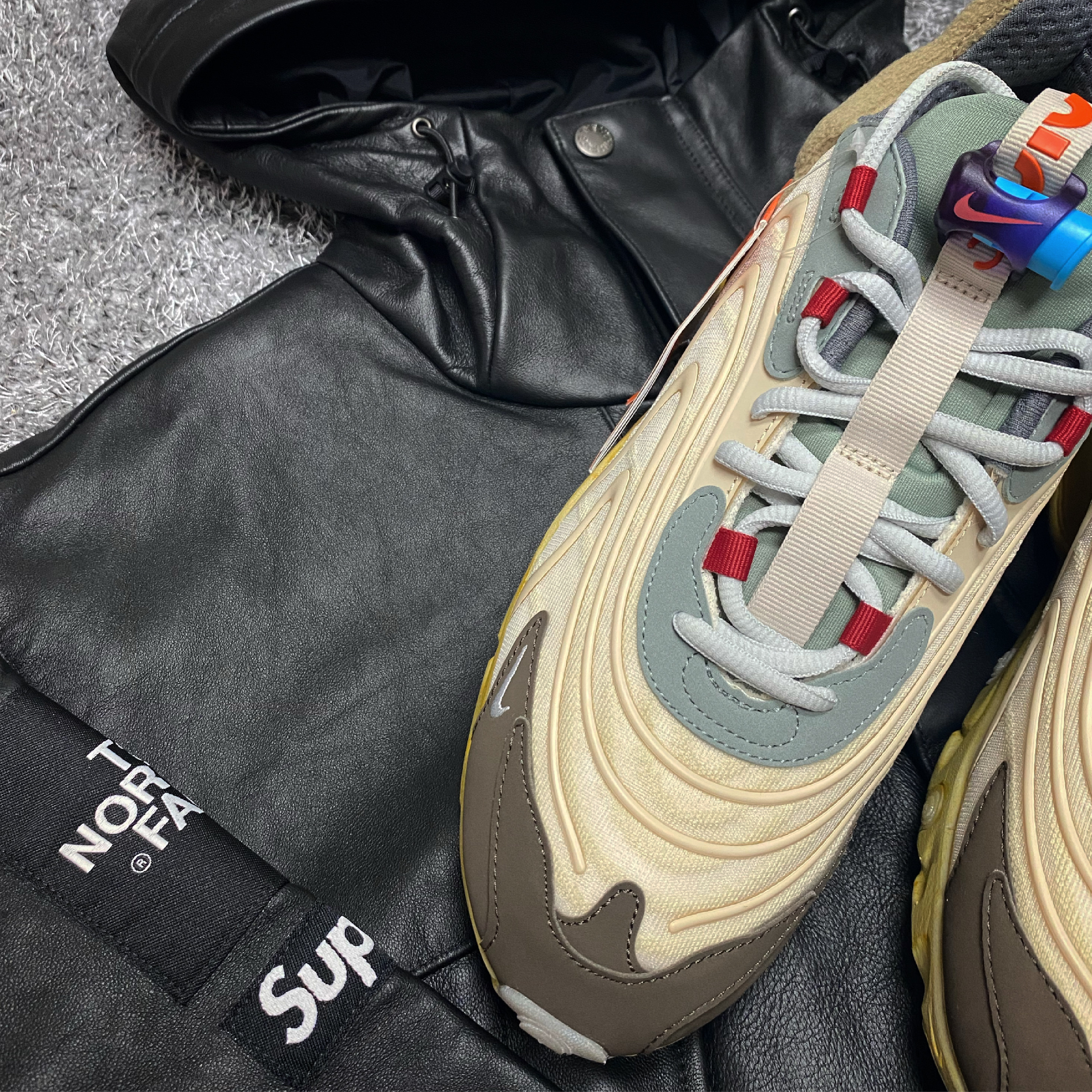 Supreme x The North Face Leather Mountain Parka Black - 18FW, Nike x Travis Scott Air Max 270 React Cactus Trails 착용 스타일