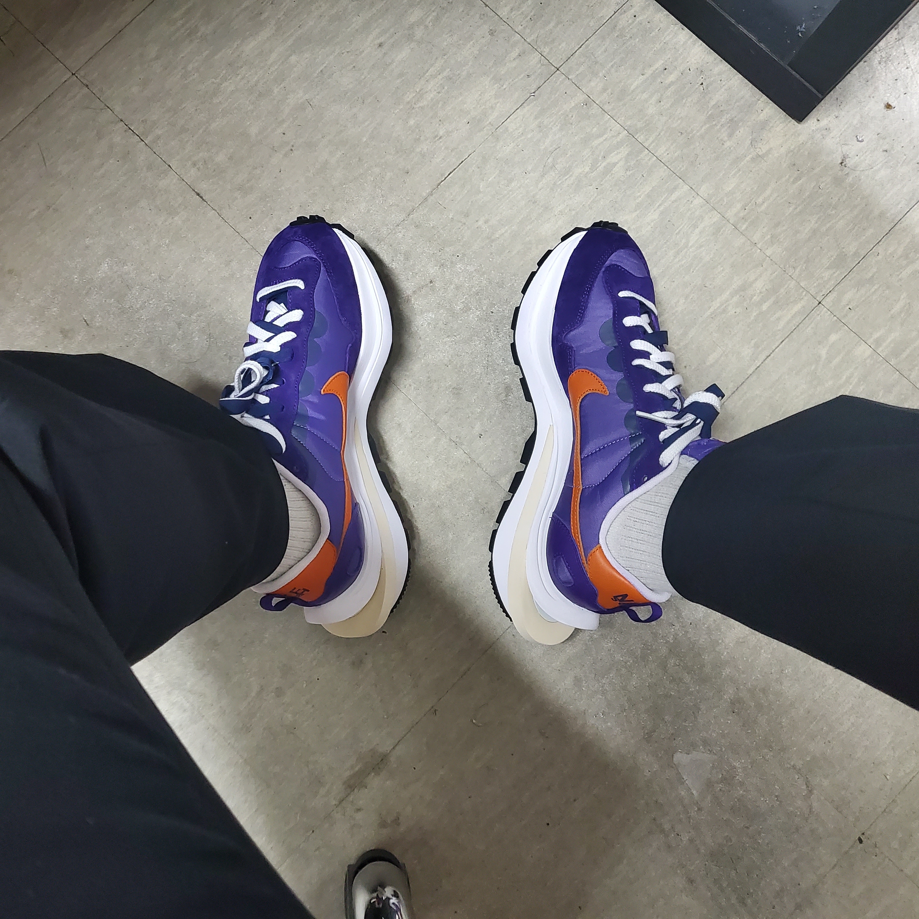 Nike x Sacai VaporWaffle Dark Iris 착용 스타일 - 1